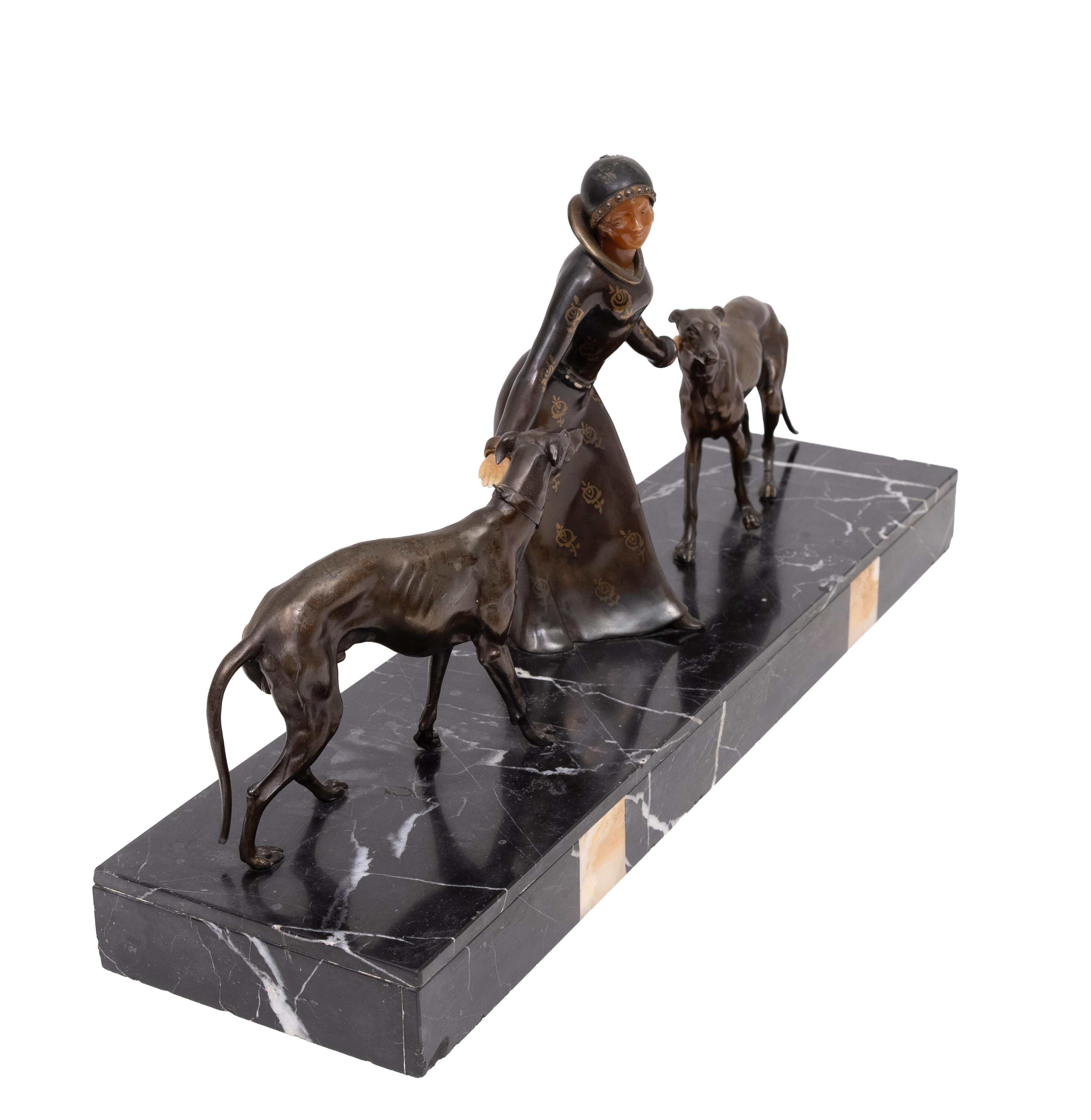 Art-Deco-Skulptur einer Frau mit Borzois 1920/30er Jahre Frankreich im Angebot 3