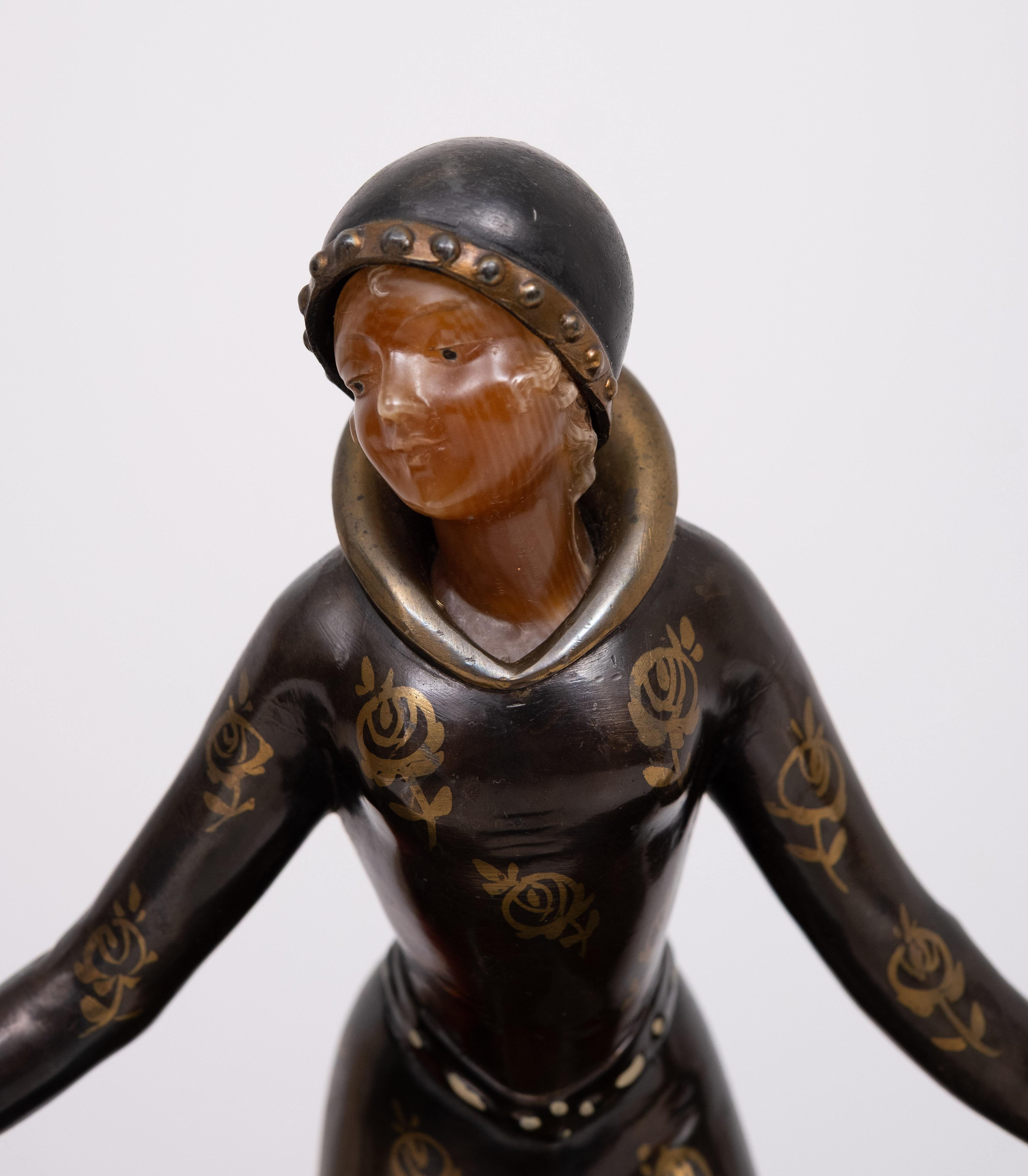 Art-Deco-Skulptur einer Frau mit Borzois 1920/30er Jahre Frankreich (Frühes 20. Jahrhundert) im Angebot