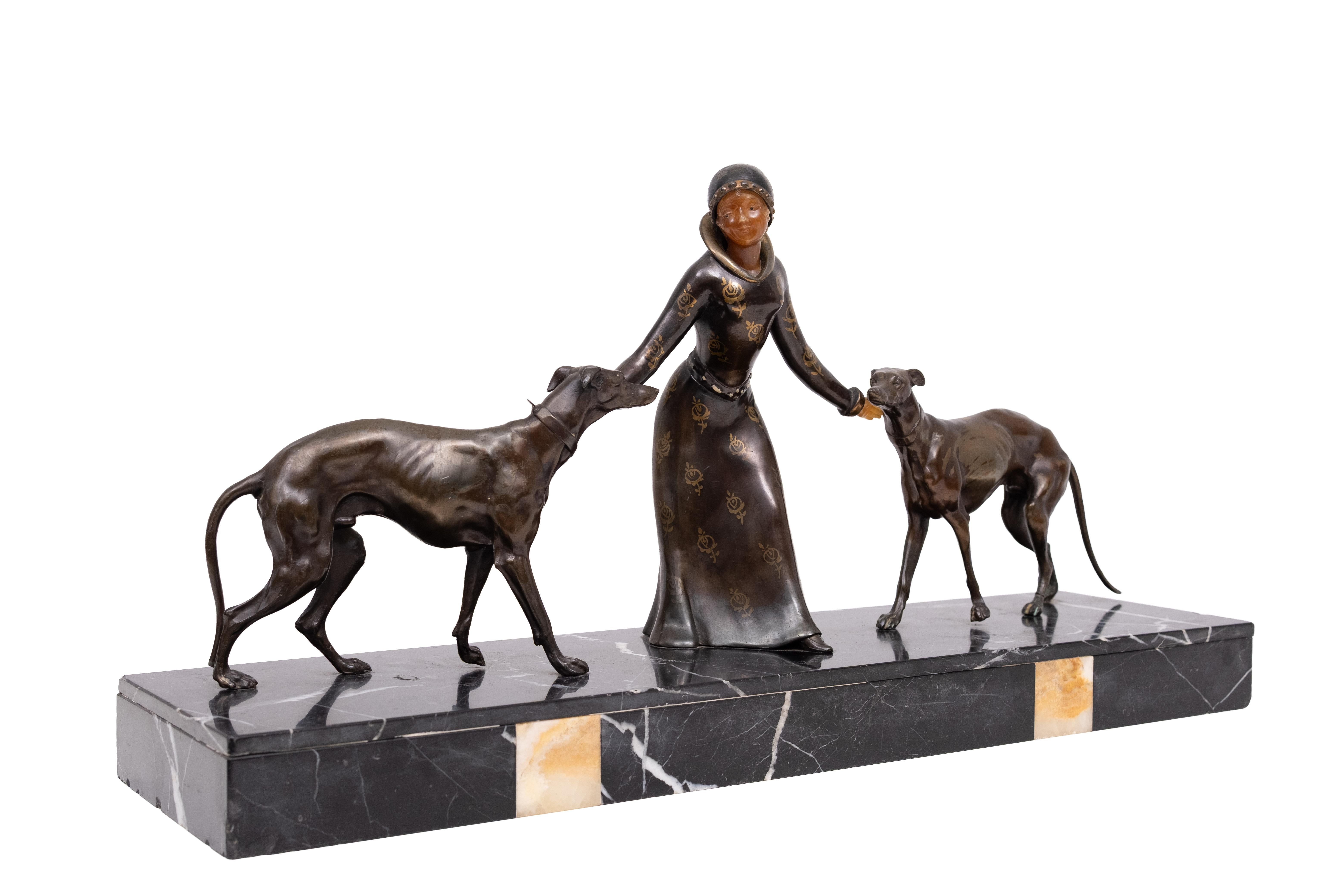 Art-Deco-Skulptur einer Frau mit Borzois 1920/30er Jahre Frankreich im Angebot 1