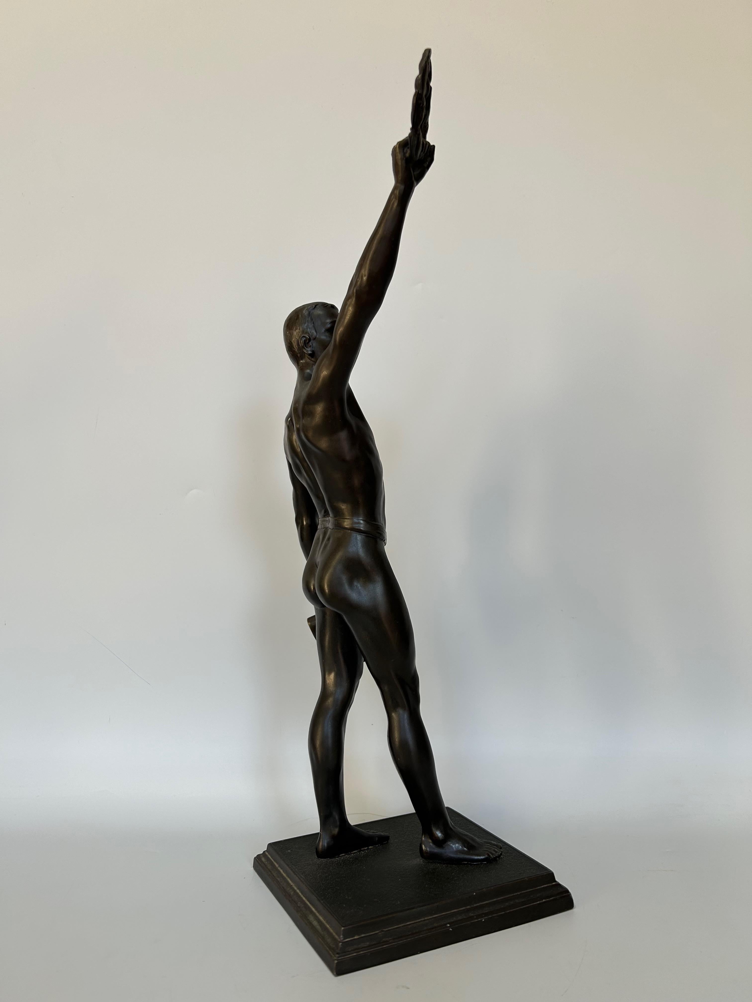 Art Deco Sculpture Olympic Salute In Excellent Condition For Sale In NANTES, FR