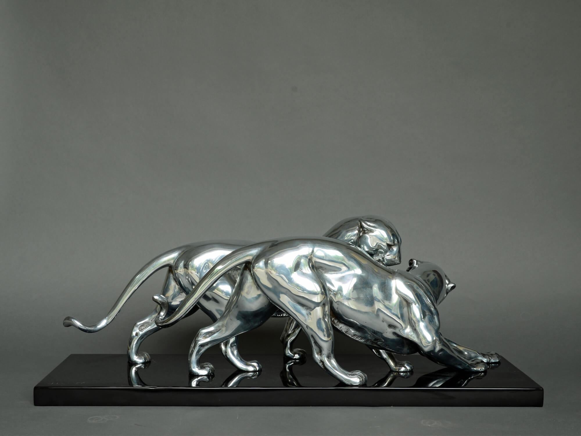 Elegant, large Art Deco sculpture by Plagnet, depicting a pair of panthers (couple de panthères) from France, circa 1930. Signed: Plagnet (M. Plagnet)
Heavy cast zinc, polished for a silver color. Standing on a rectangular stone plate vanished with