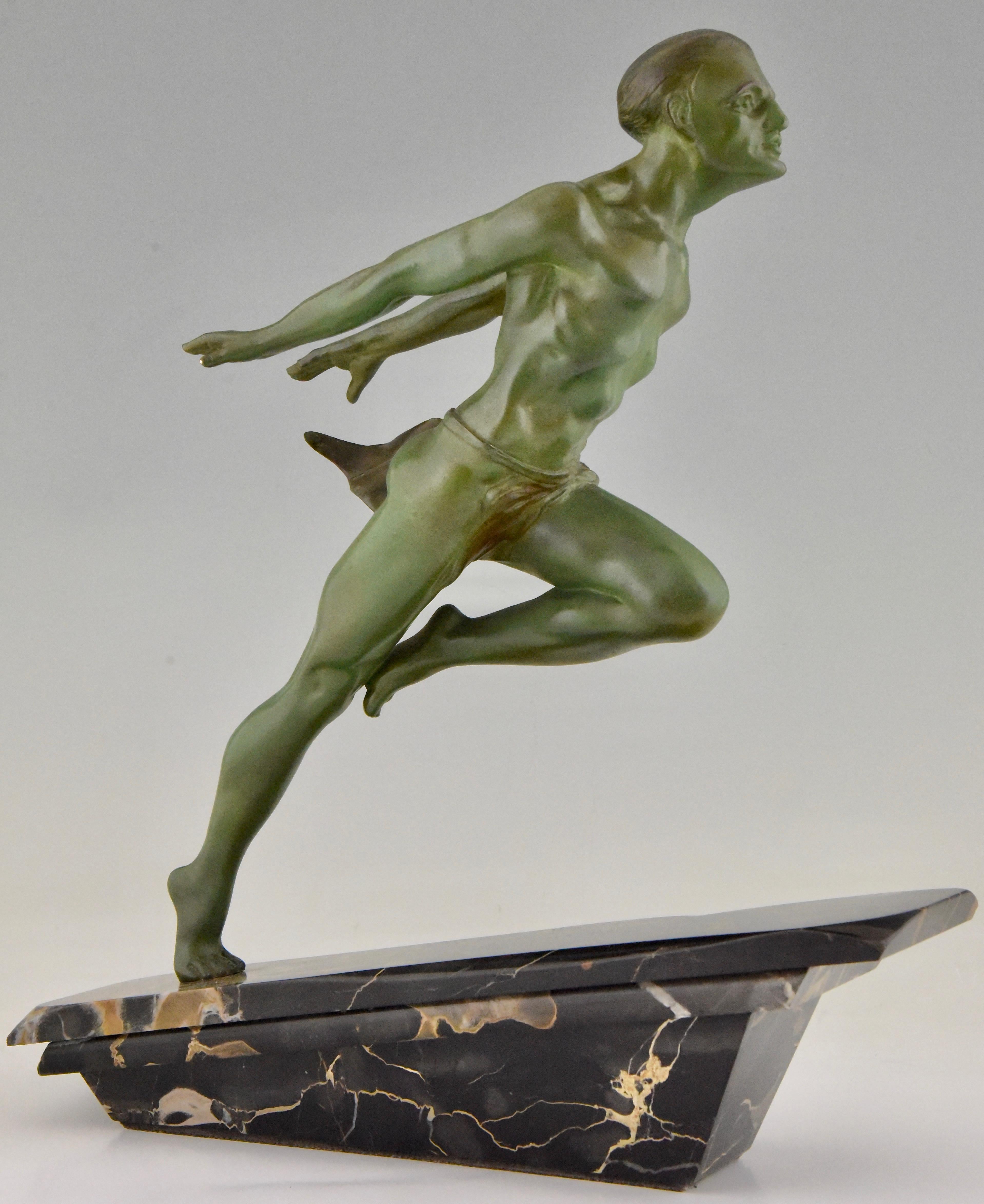 Art Deco Sculpture Running Man or Athlete L. Valderi, France, 1930 In Good Condition In Antwerp, BE