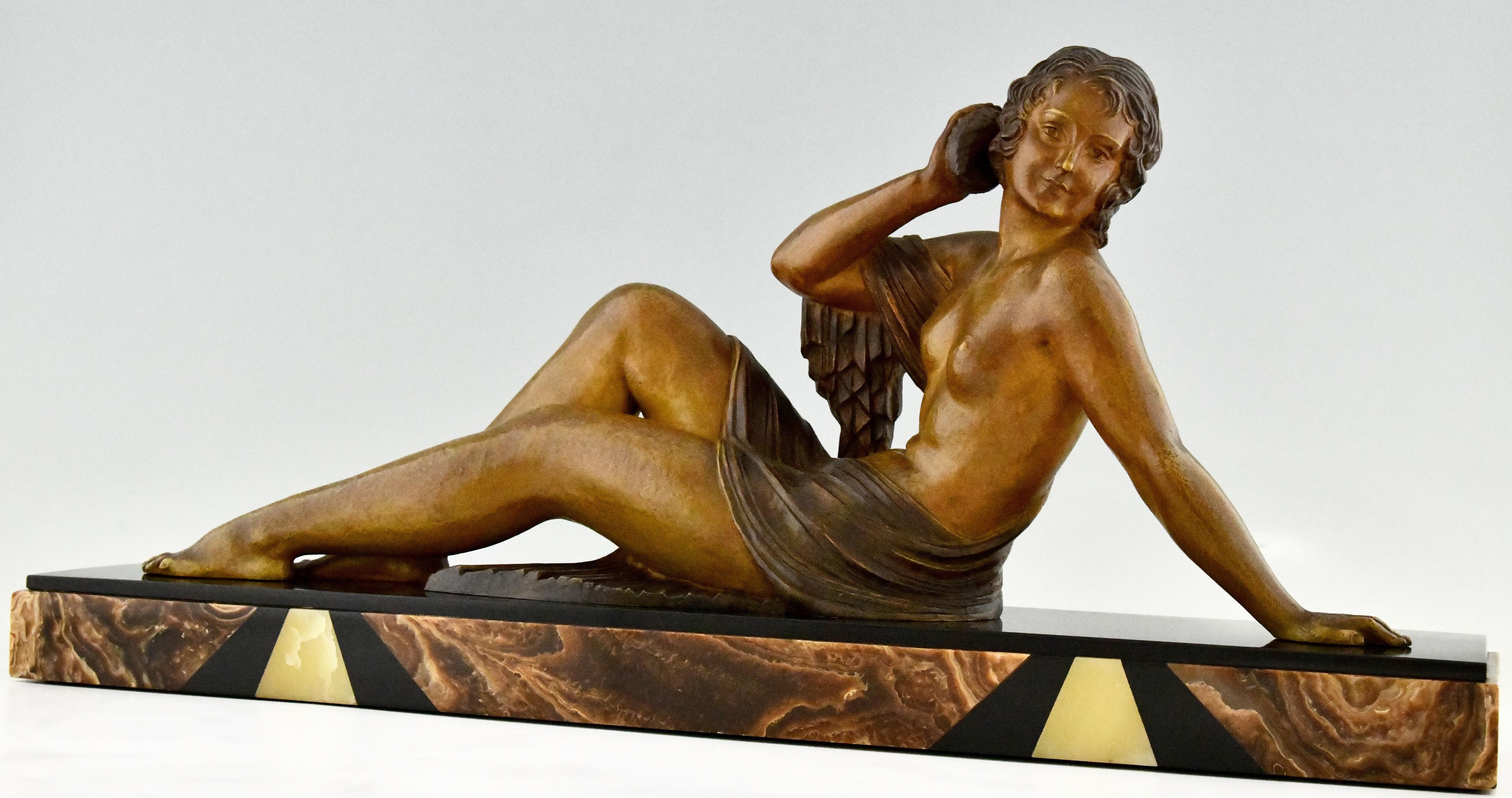 Art Deco sculpture seated nude with shell, The Echo by Demetre H. Chiparus. Art metal with multi color patina. Base in Belgian Black marble, brown marble and onyx inlay. France 1930. 

This model is illsutrated twice in Chiparus Master of Art Deco