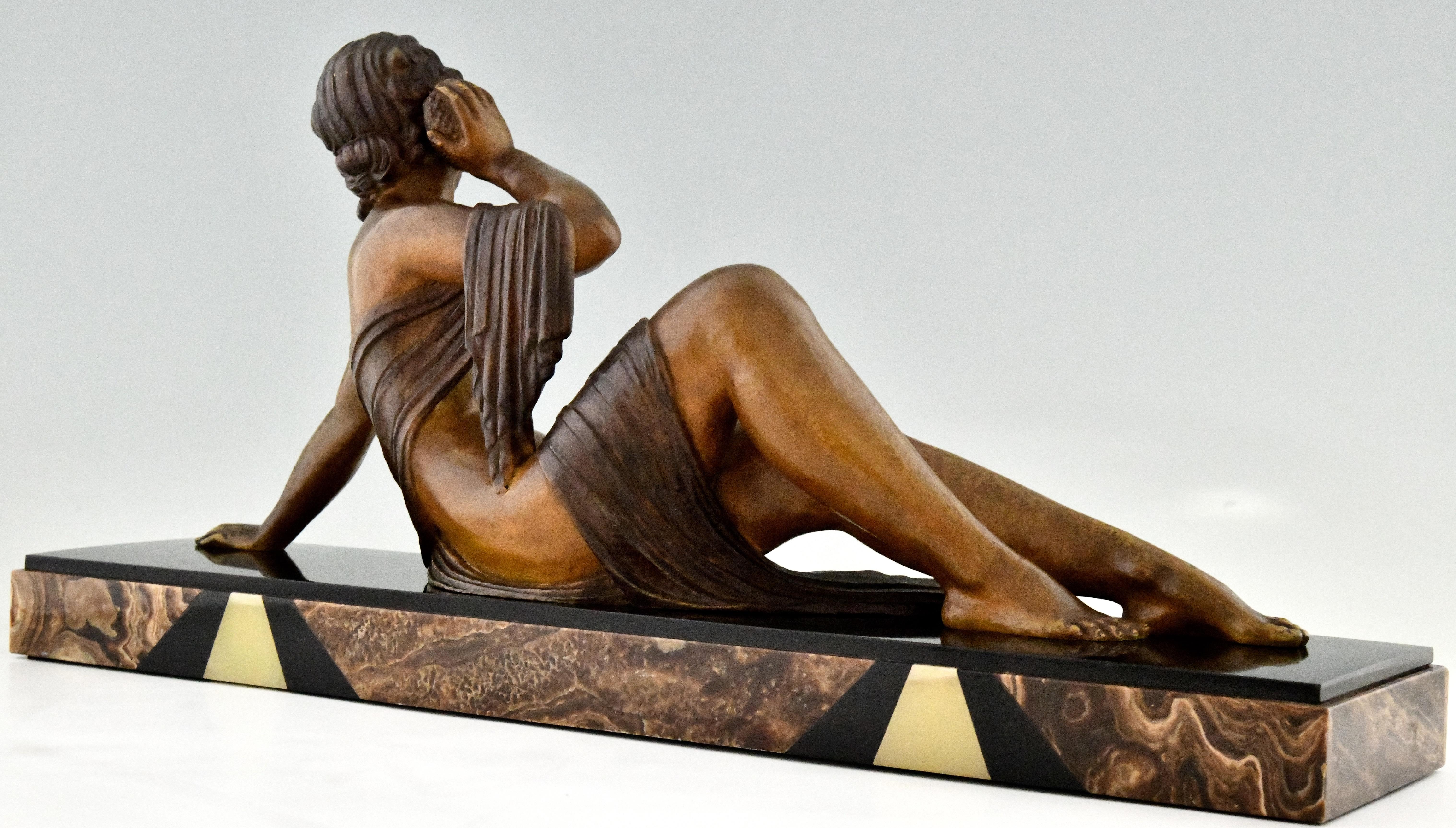 Milieu du XXe siècle Sculpture Art Déco Nu assis avec coquillage de D.H. Chiparus l'Echo 1930