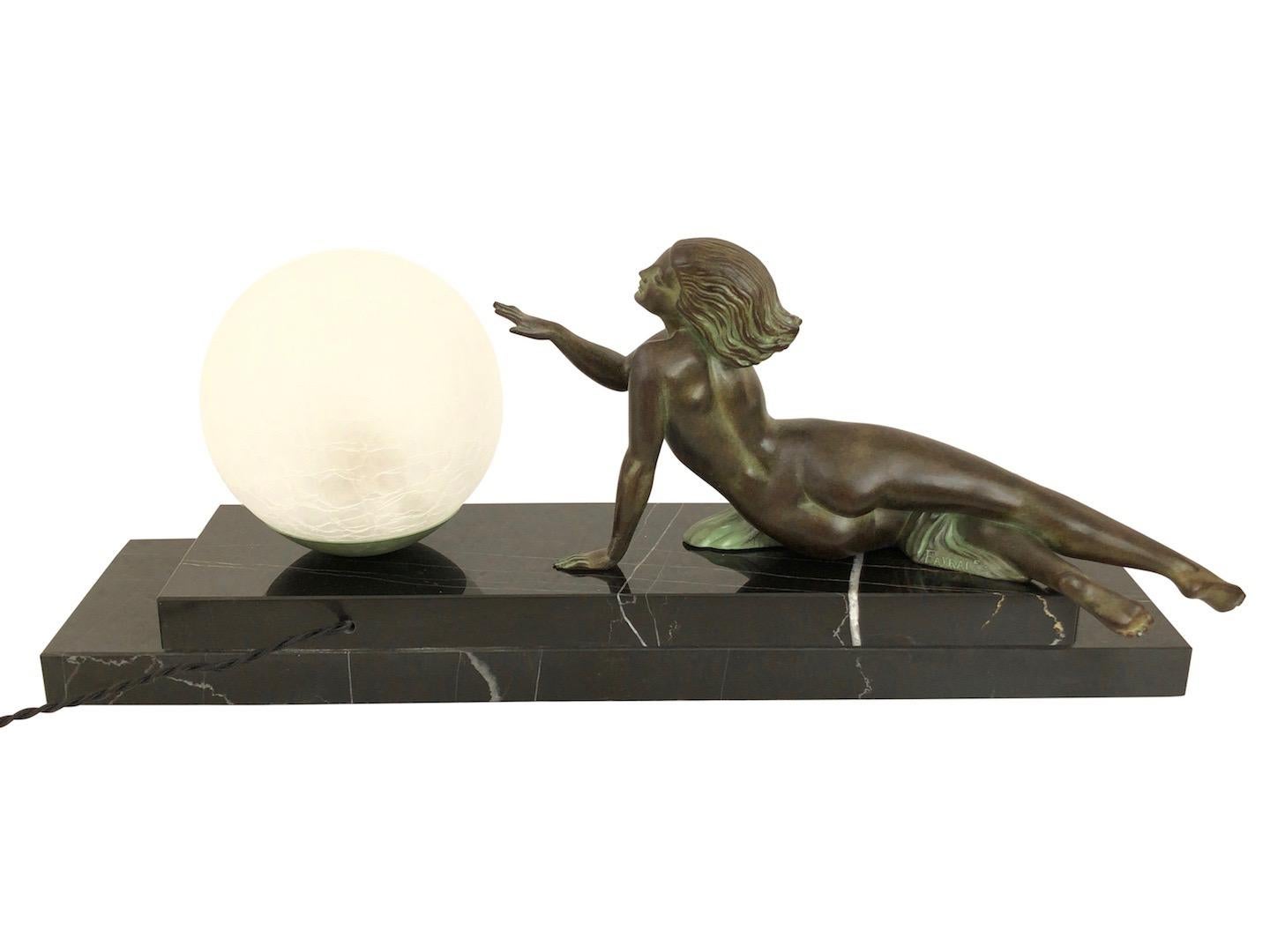 Sculpture de séduction Art Déco avec boule de verre par Fayral pour Max Le Verrier 6