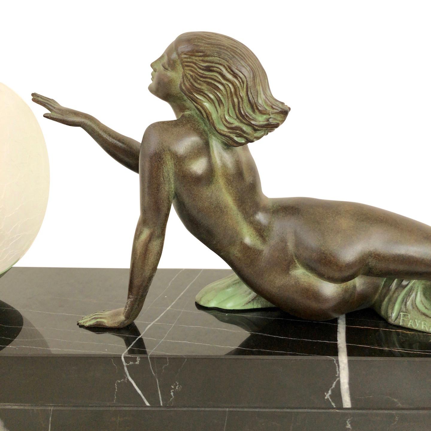 Sculpture de séduction Art Déco avec boule de verre par Fayral pour Max Le Verrier 7