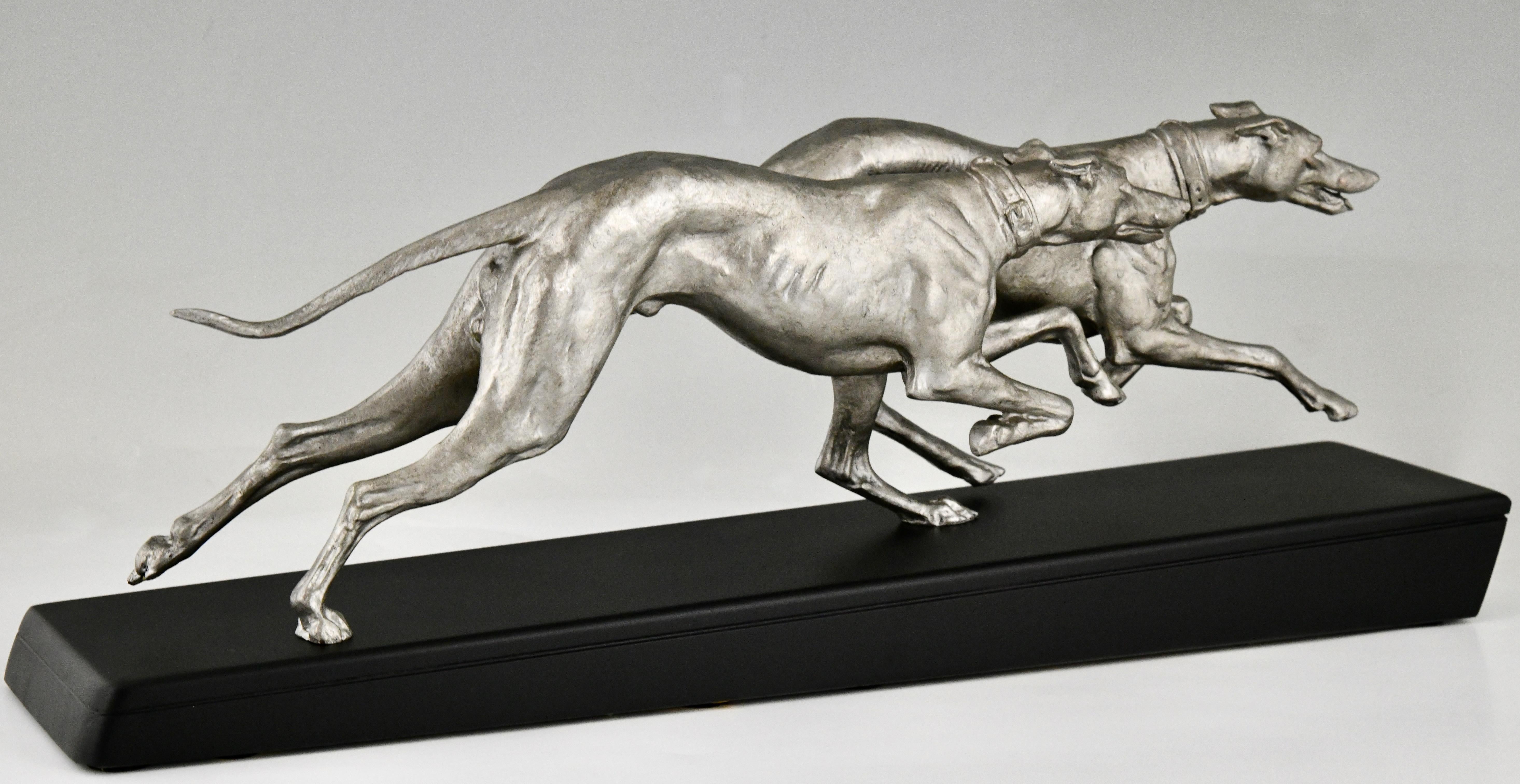 Art Deco sculpture two greyhounds signed by Plagnet France 1930.  For Sale 2