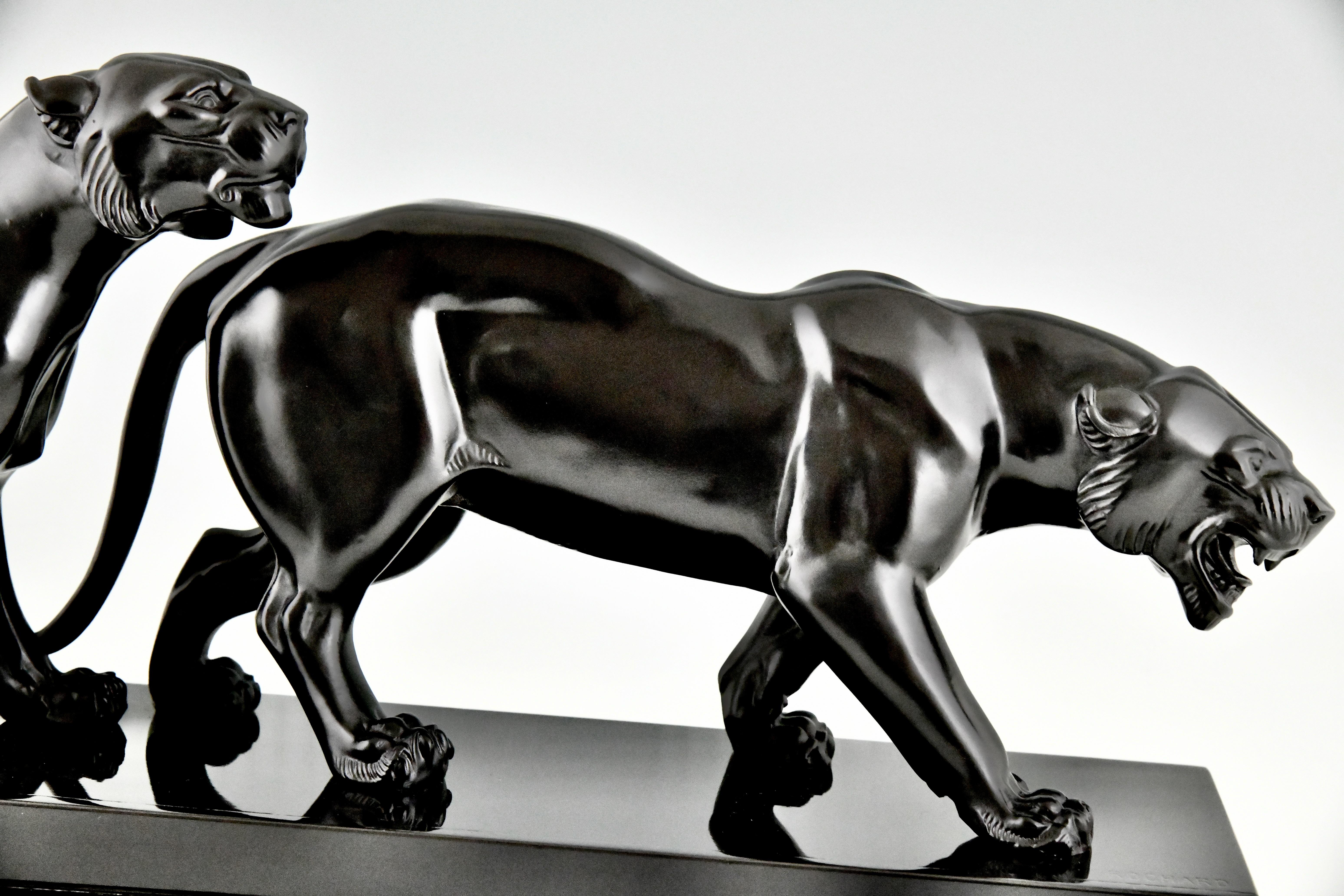 Art Deco sculpture two panthers signed by Irene Rochard.  For Sale 3