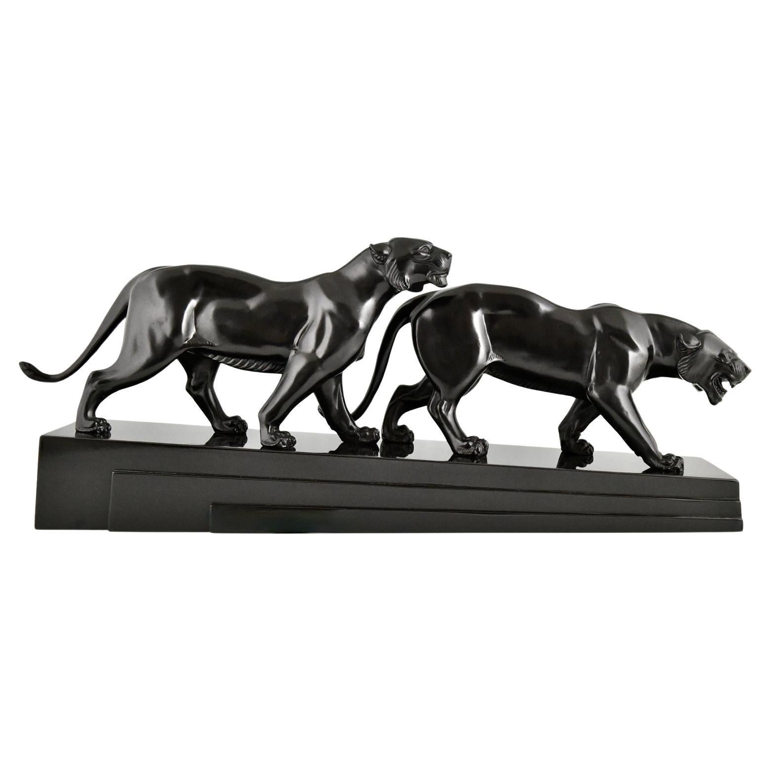 Art Deco sculpture two panthers signed by Irene Rochard.  For Sale