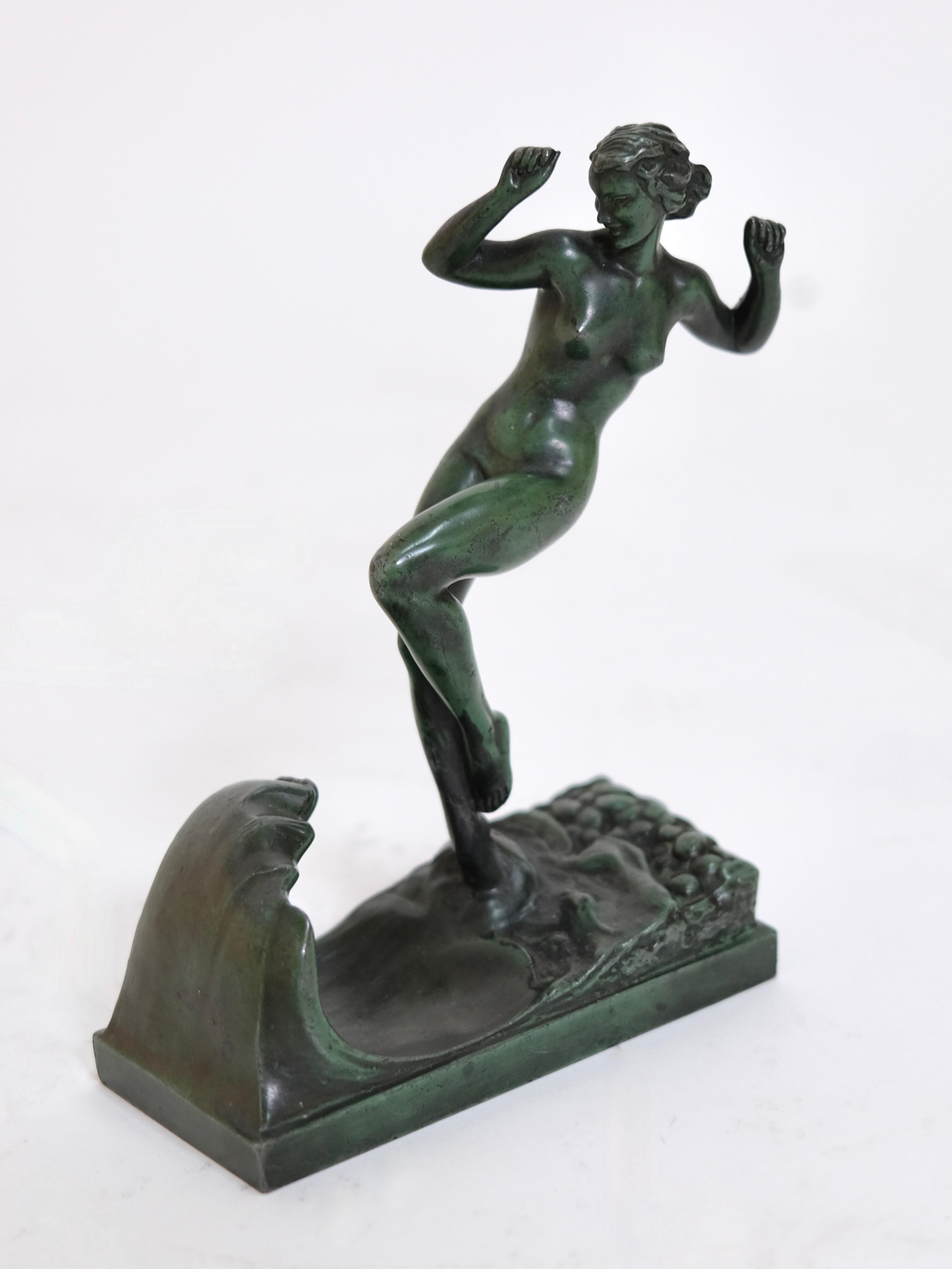 20ième siècle Sculpture Art Déco Vague de Raymonde Guerbe pour Max Le Verrier, France, années 1920