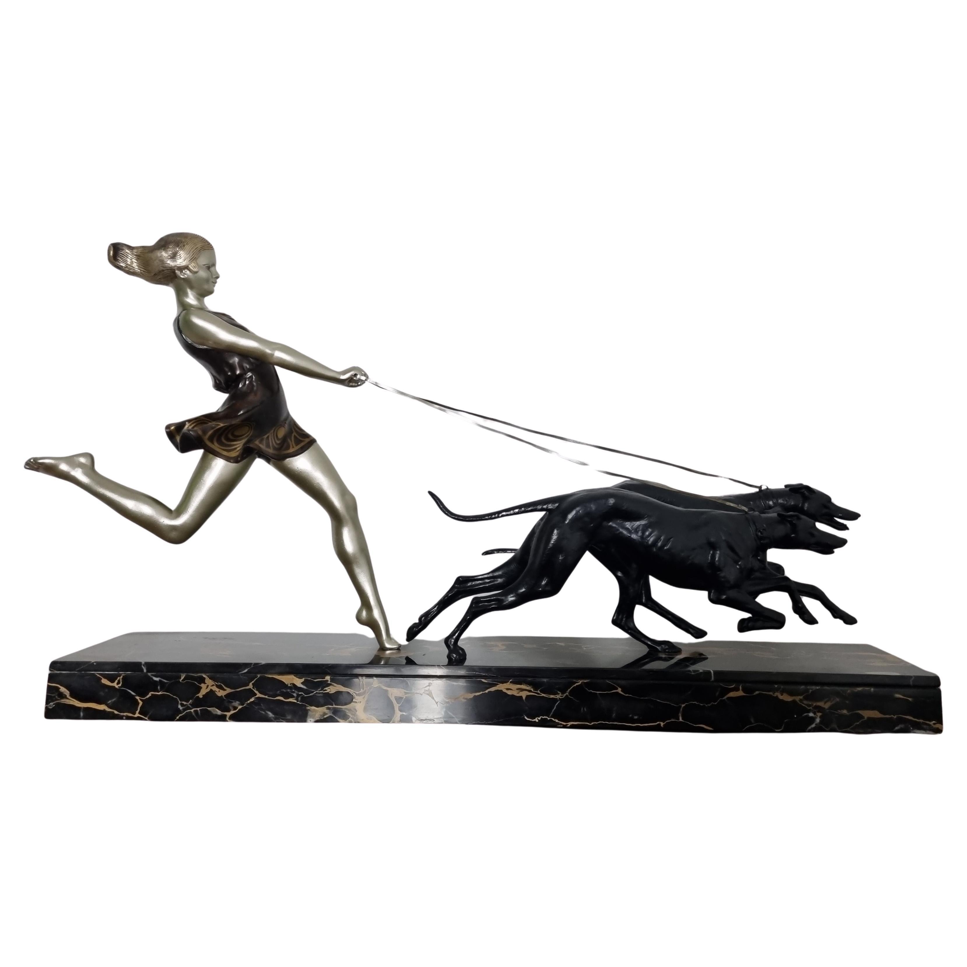 Escultura Art Decó Joven corriendo con galgos de Geo Maxim