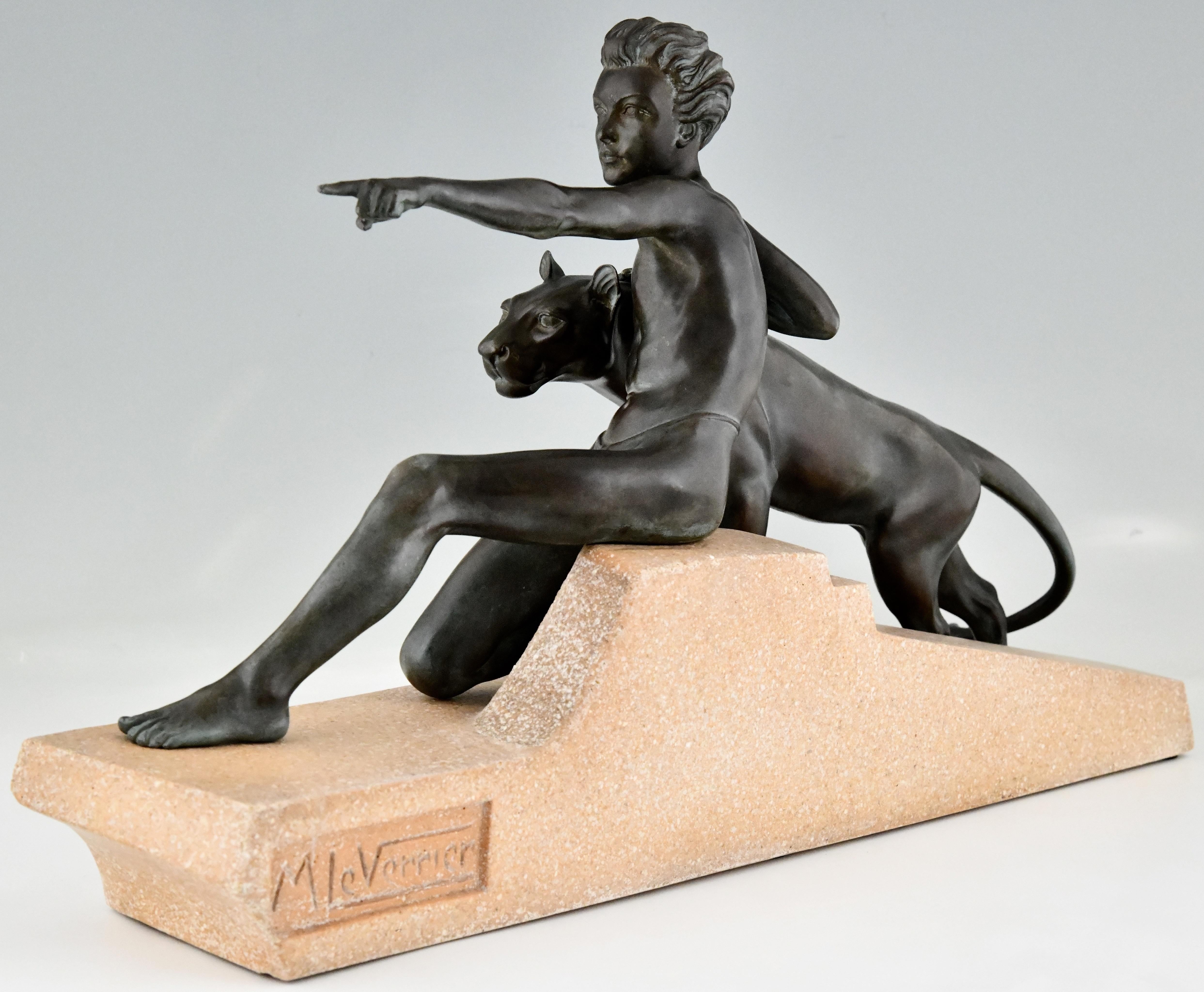 Art déco-Skulptur eines jungen Mannes mit Panther im Art déco-Stil von Max Le Verrier, Frankreich 1930 (Mitte des 20. Jahrhunderts) im Angebot