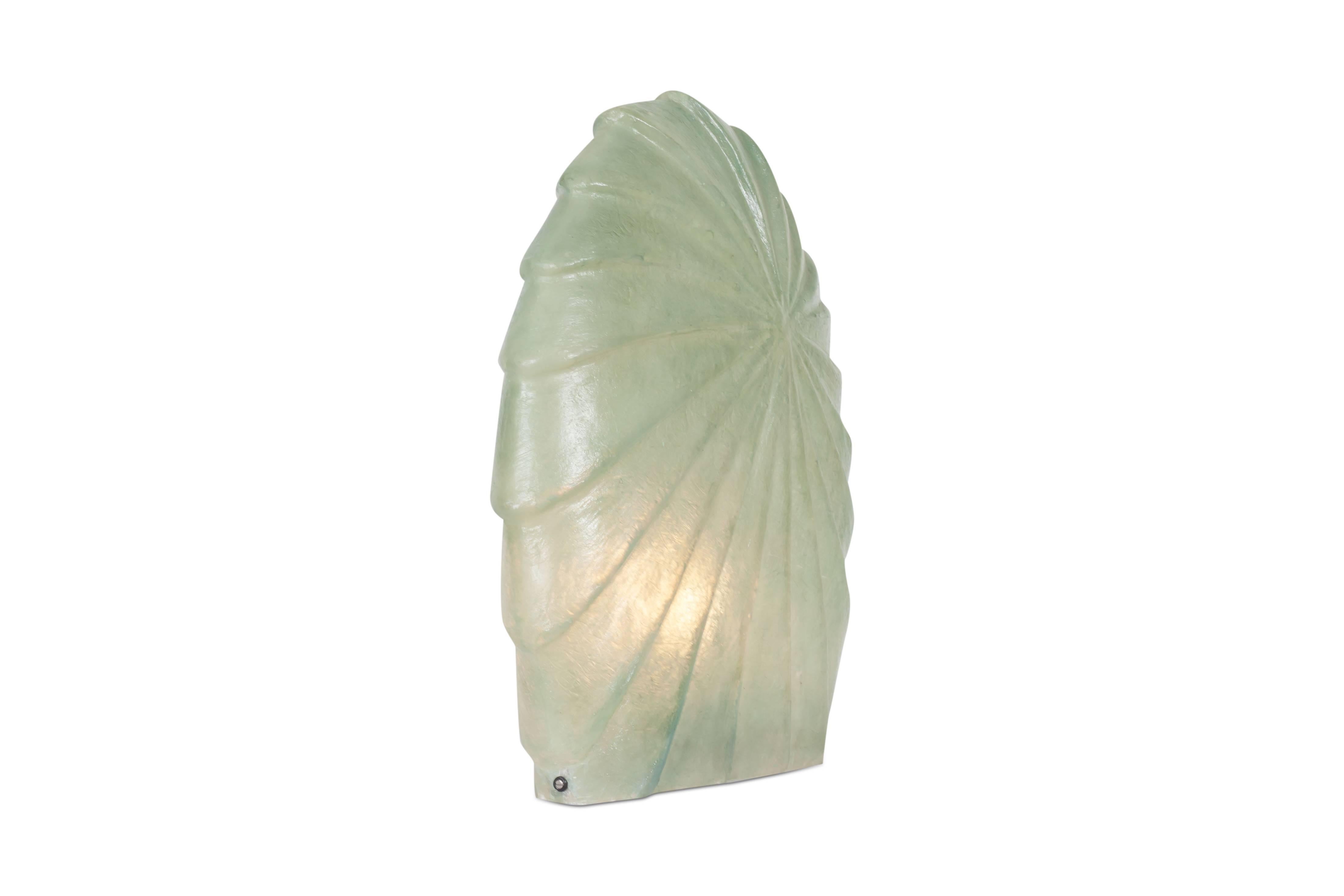 Art Deco style table lamp in green fiberglass.
The lamp is shaped like a fossil and very decorative.