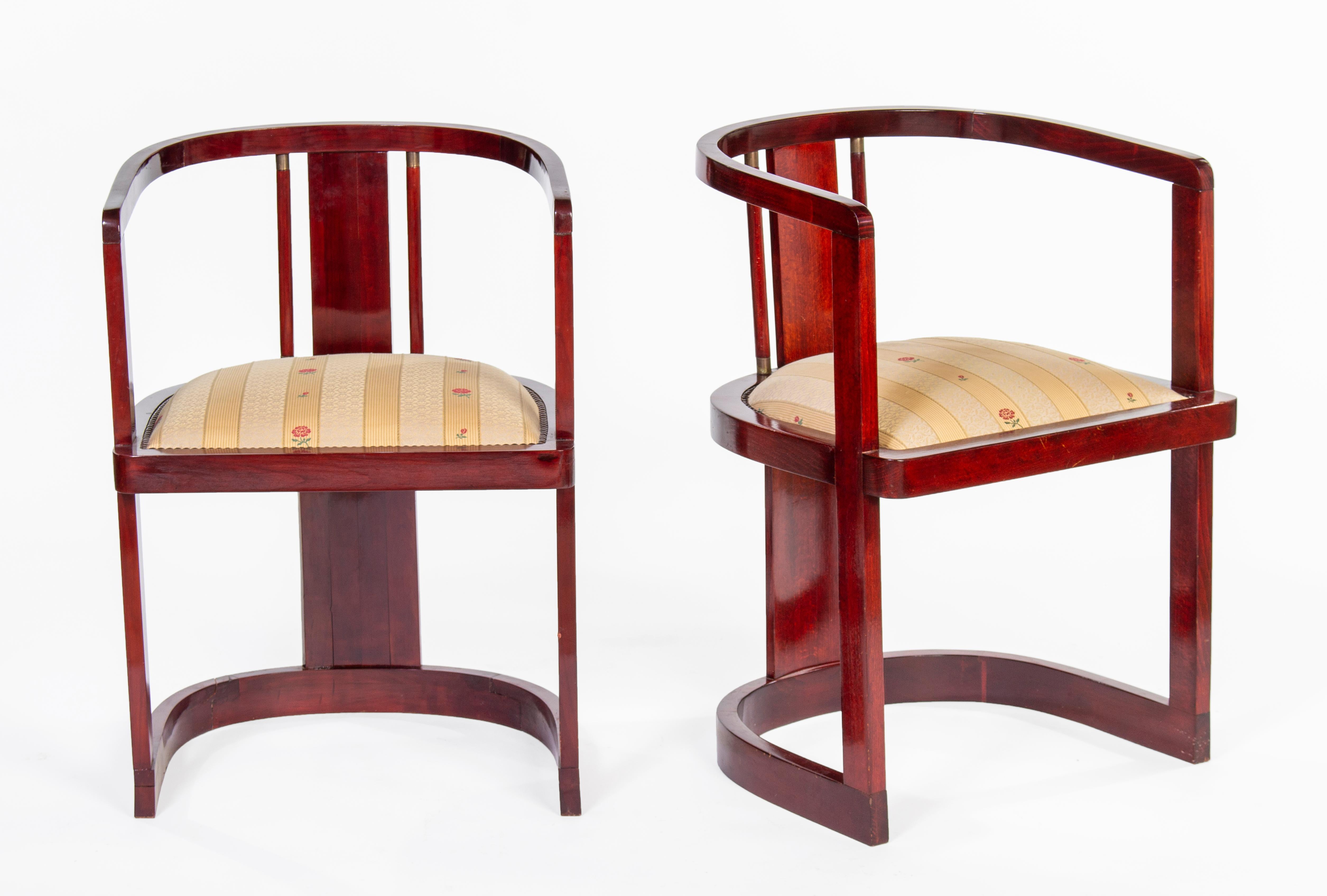 Art Deco seating ensembe from Austria consisting of a canape, two armchairs and center table. Manufactured around 1920.
Bent beech with upholstery in good condition.
(h/w/d)
canape: 75 x 120 x 47 cm
armchairs: 72 x 51 x 46 cm (2 pieces)
table: 67 x