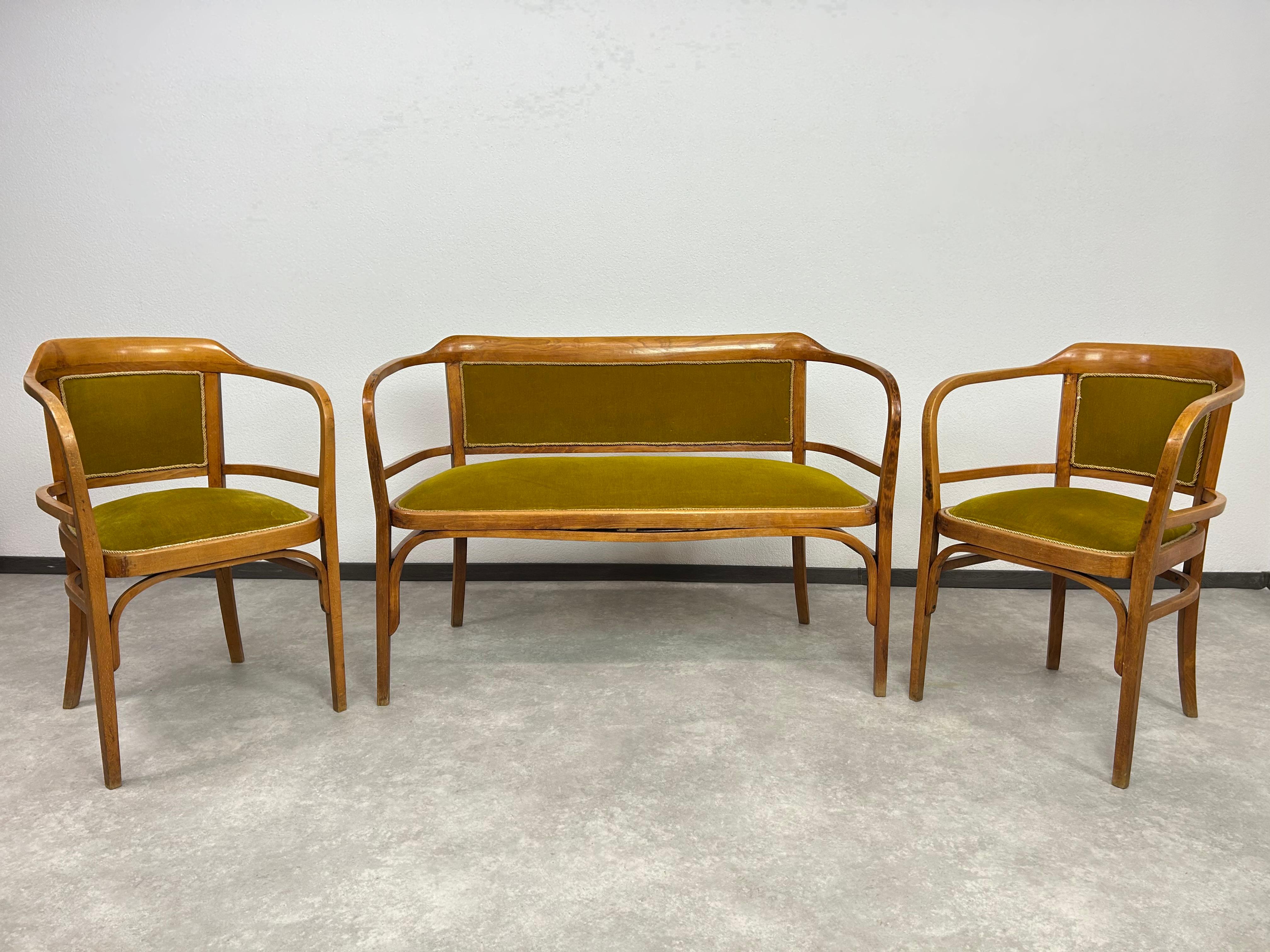 Art deco Sitzgruppe von Otto Wagner in originalem Vintage Zustand mit Gebrauchsspuren. 

Bank 120x51x82cm Sitzhöhe 49cm
Sessel 53x50x84cm Sitzhöhe 49cm