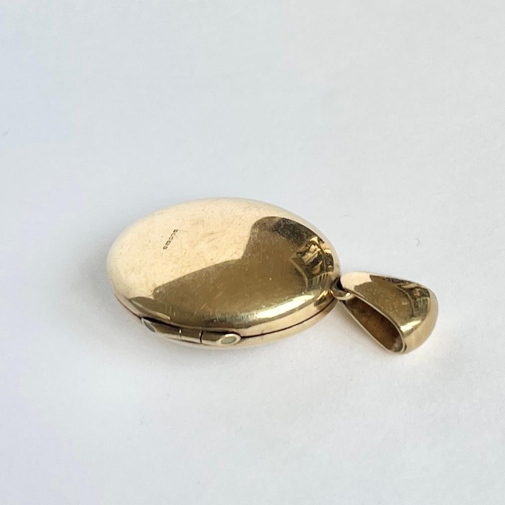 Art Deco Seed Pearl and 9 Carat Gold Locket In Good Condition For Sale In Chipping Campden, GB