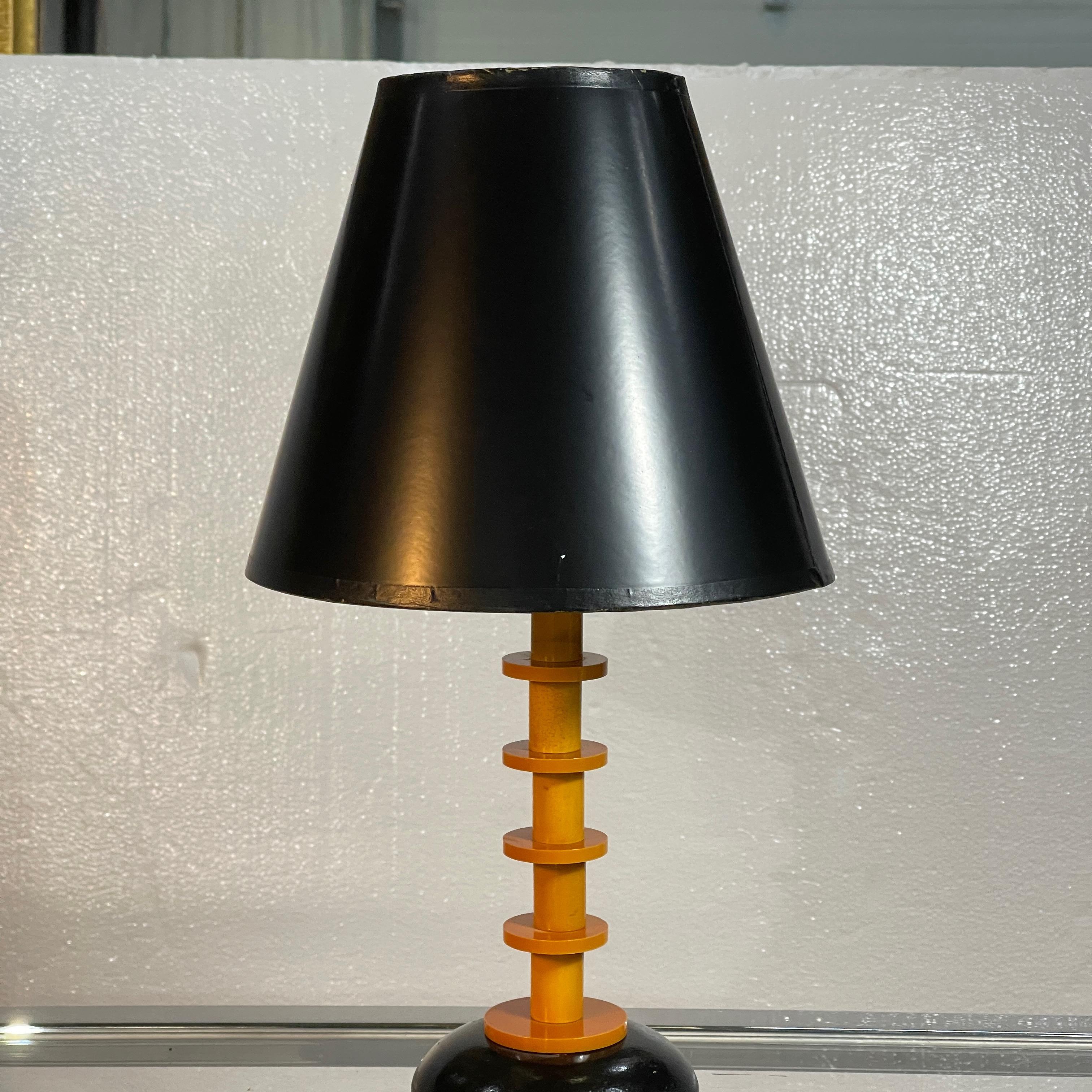 Art Deco Segmented Bakelite Table Lamp In Good Condition In Hanover, MA