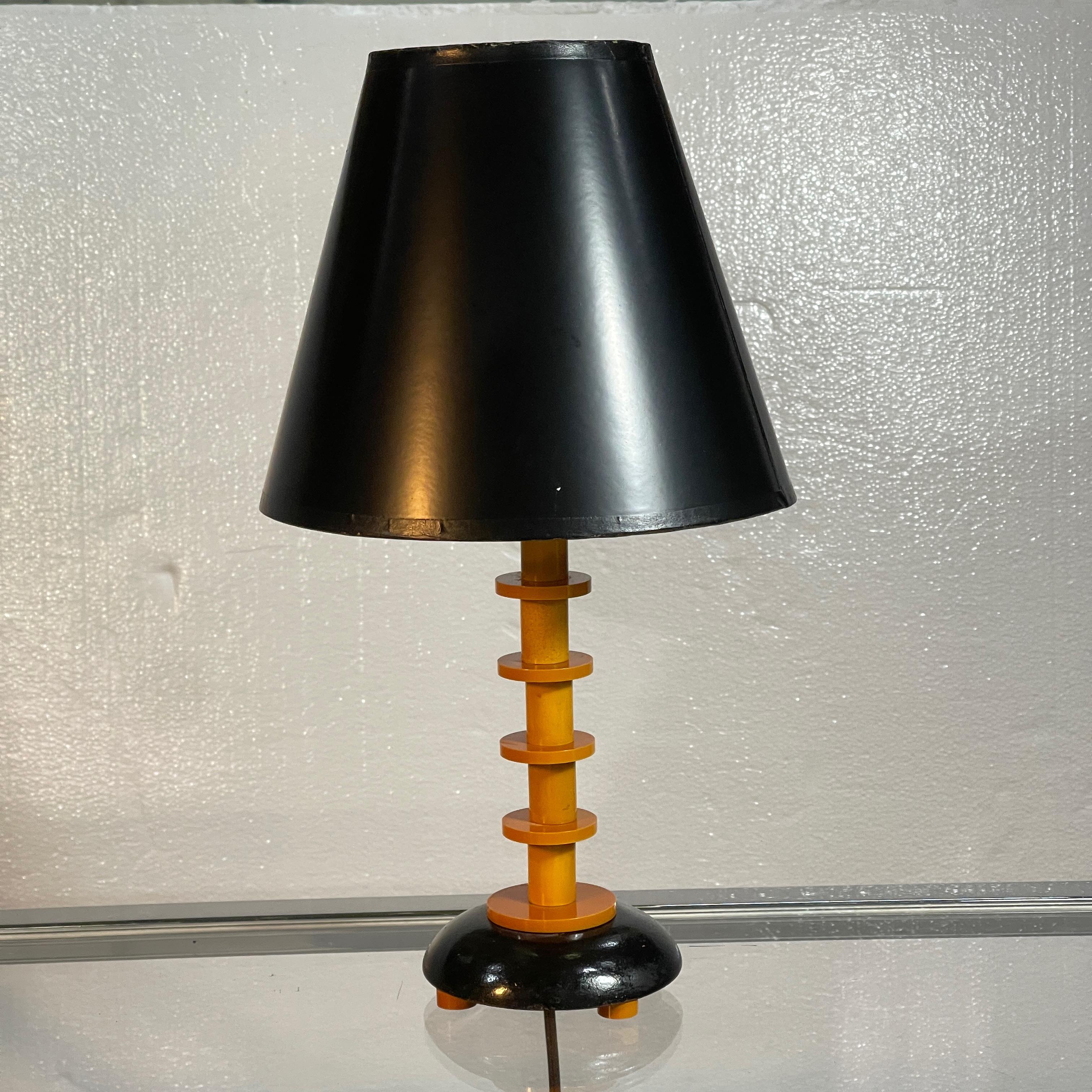 Mid-20th Century Art Deco Segmented Bakelite Table Lamp