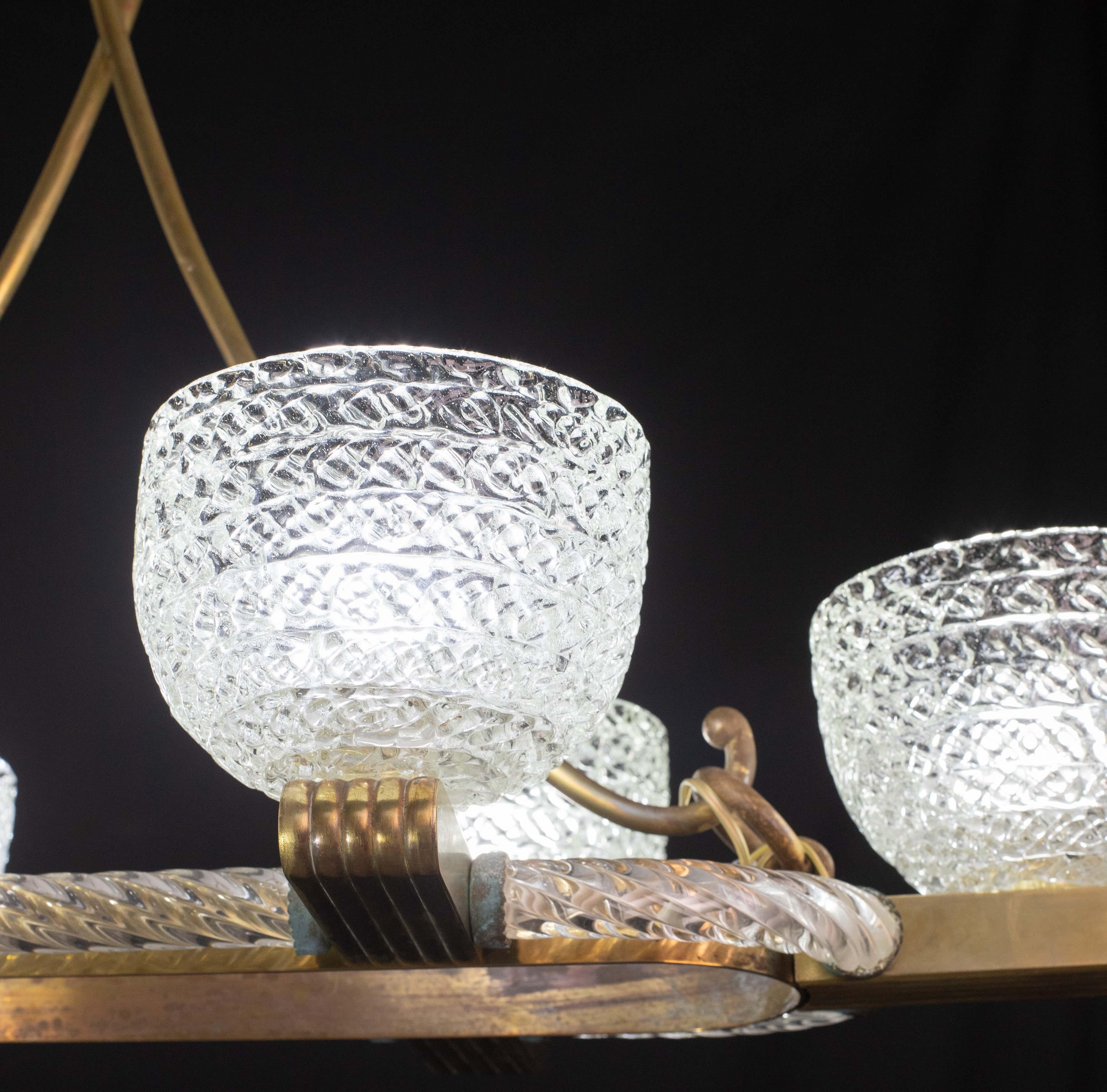 Europeo Art Decò Seguso Oval Mid-Century Lampadario a sei luci in vetro di Murano e ottone in vendita