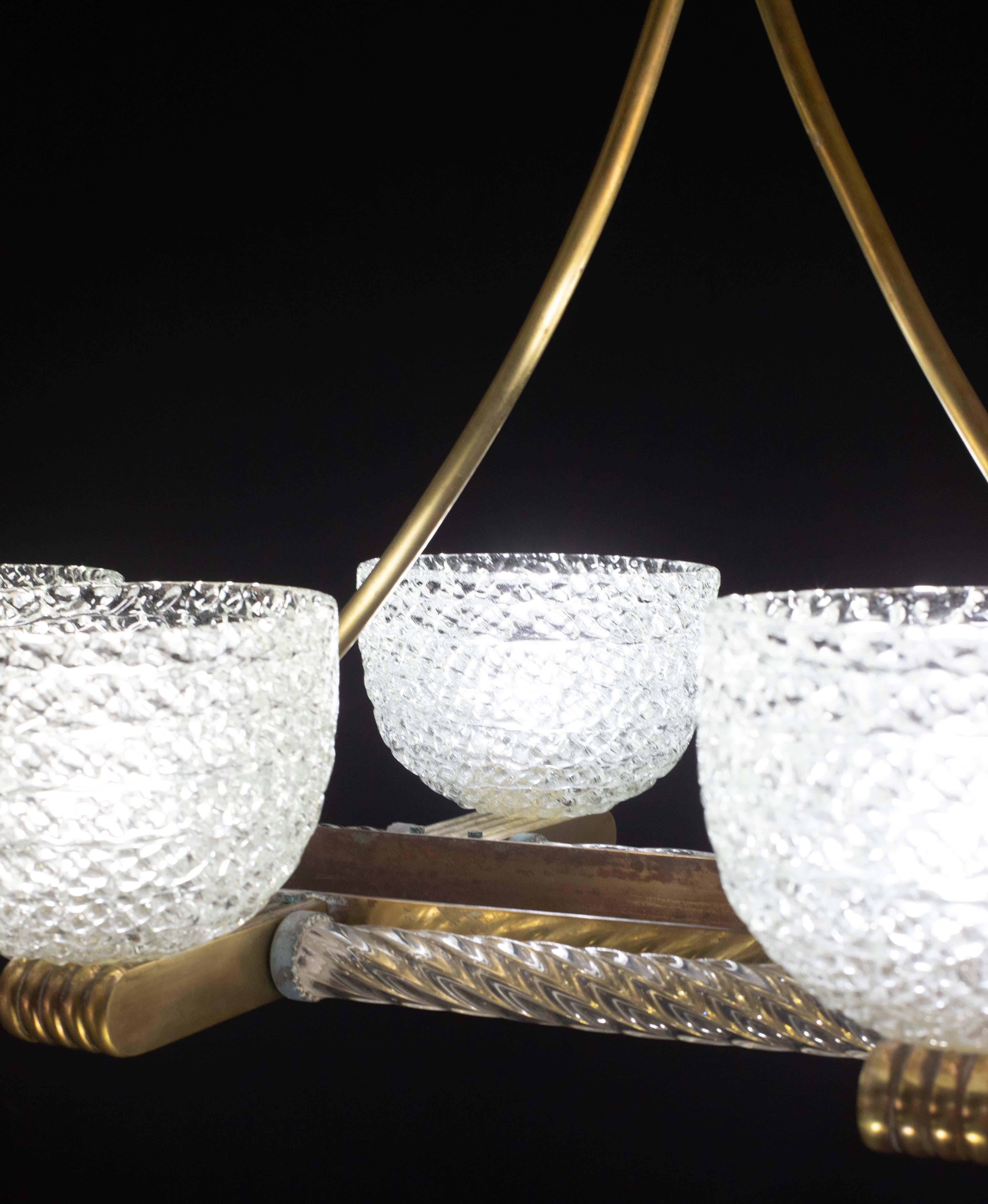 Vetro di Murano Art Decò Seguso Oval Mid-Century Lampadario a sei luci in vetro di Murano e ottone in vendita