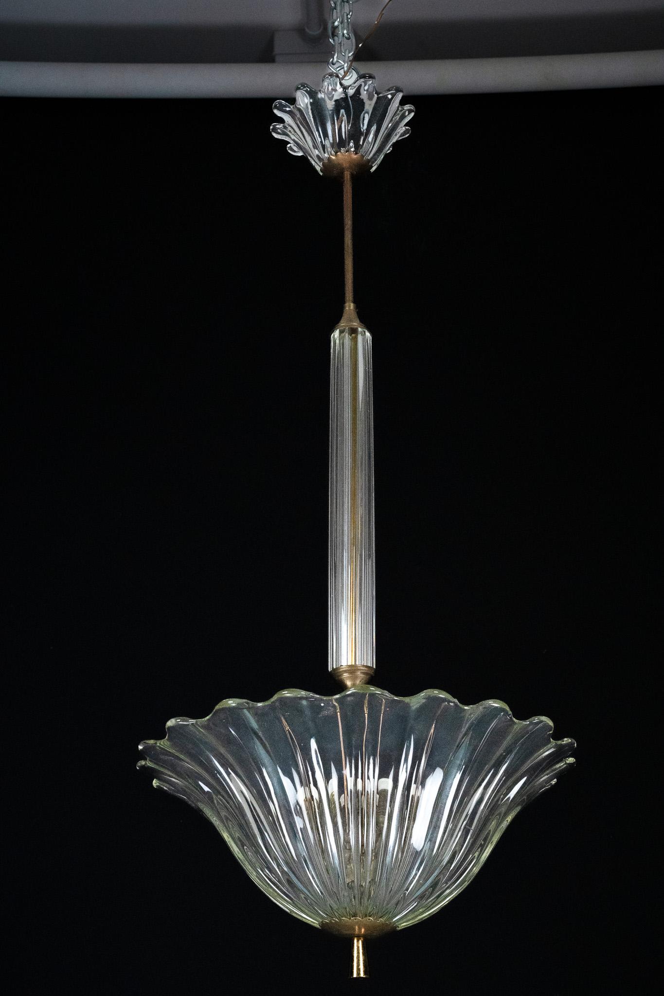 20th Century Art Deco Seguso pendant lamp in Clear Murano glass. Italy 1940s For Sale