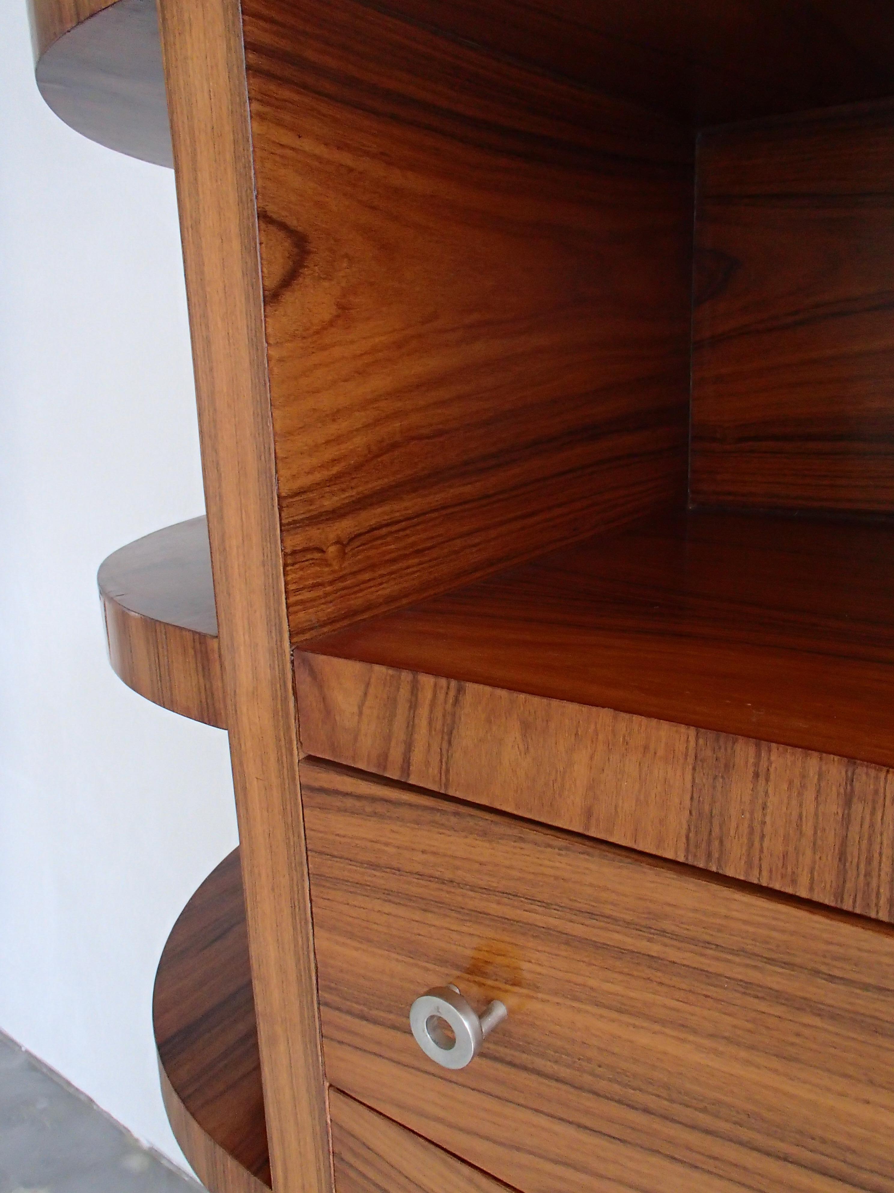 Noce Cassettiera Art Deco a 7 cassetti wallnut in vendita