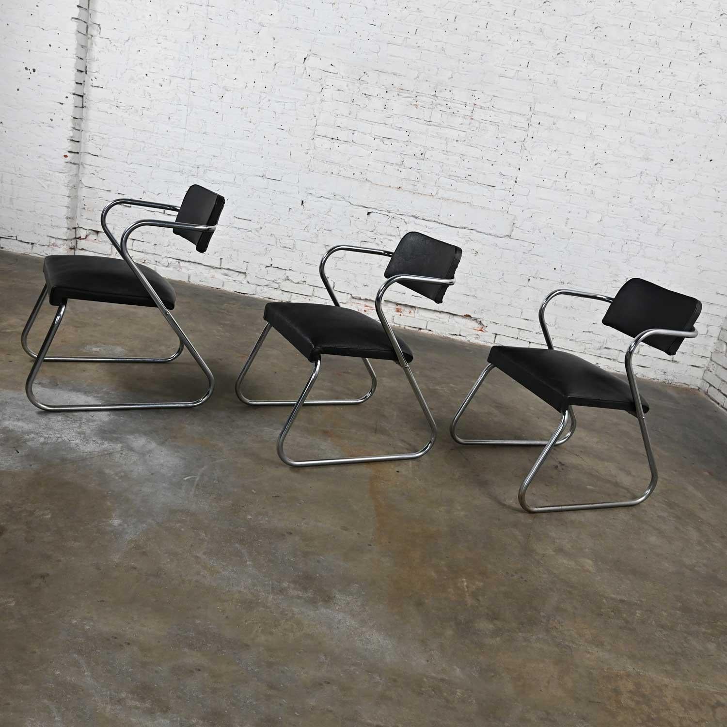 Américain Art Deco Set 3 Chrome Tube & Black Faux Leather Chairs Attr to Kem Weber Z Chair en vente