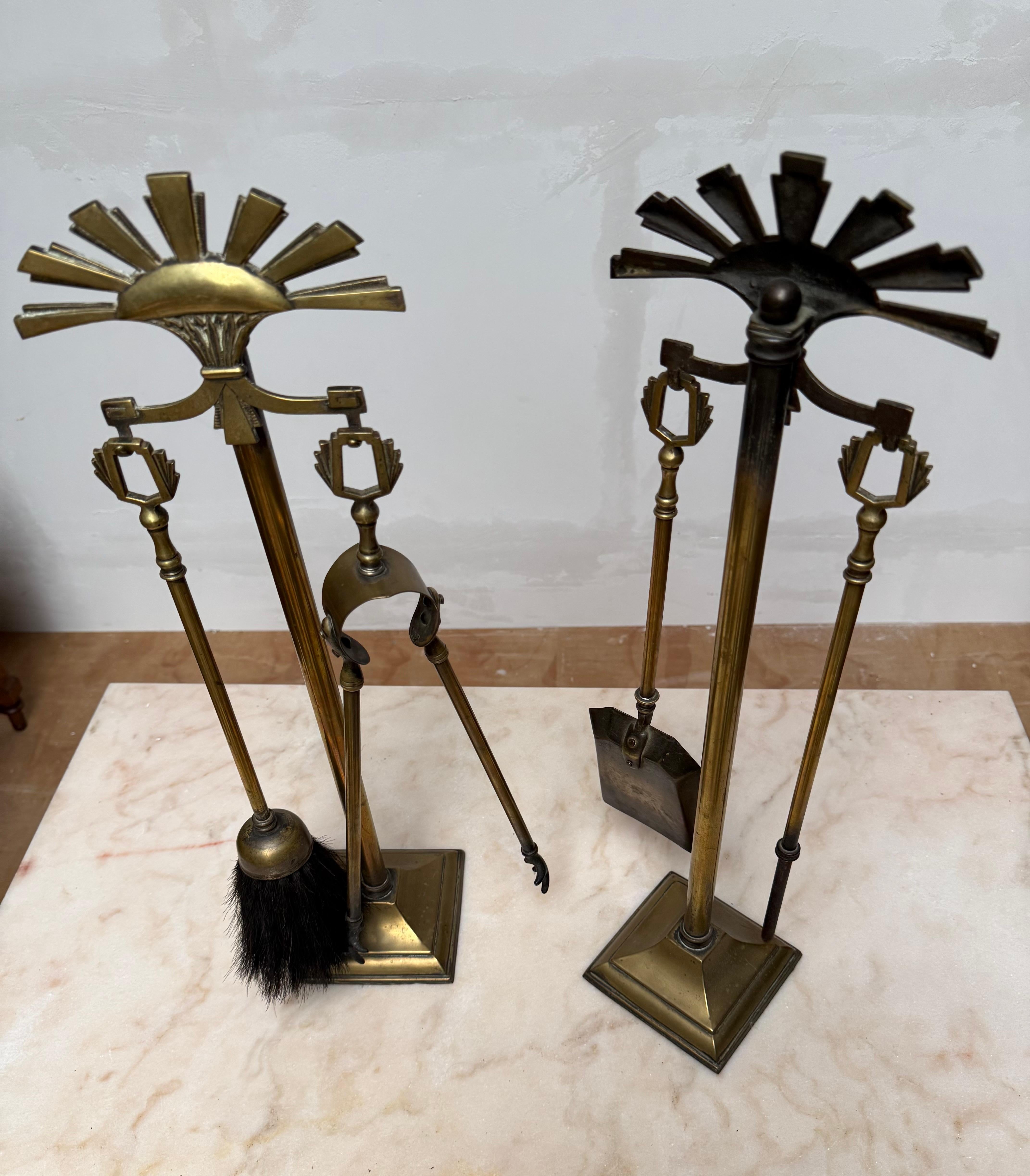 Set di utensili per caminetto in bronzo e ottone Art Deco, con pinne a fiamma stilizzate in vendita 9