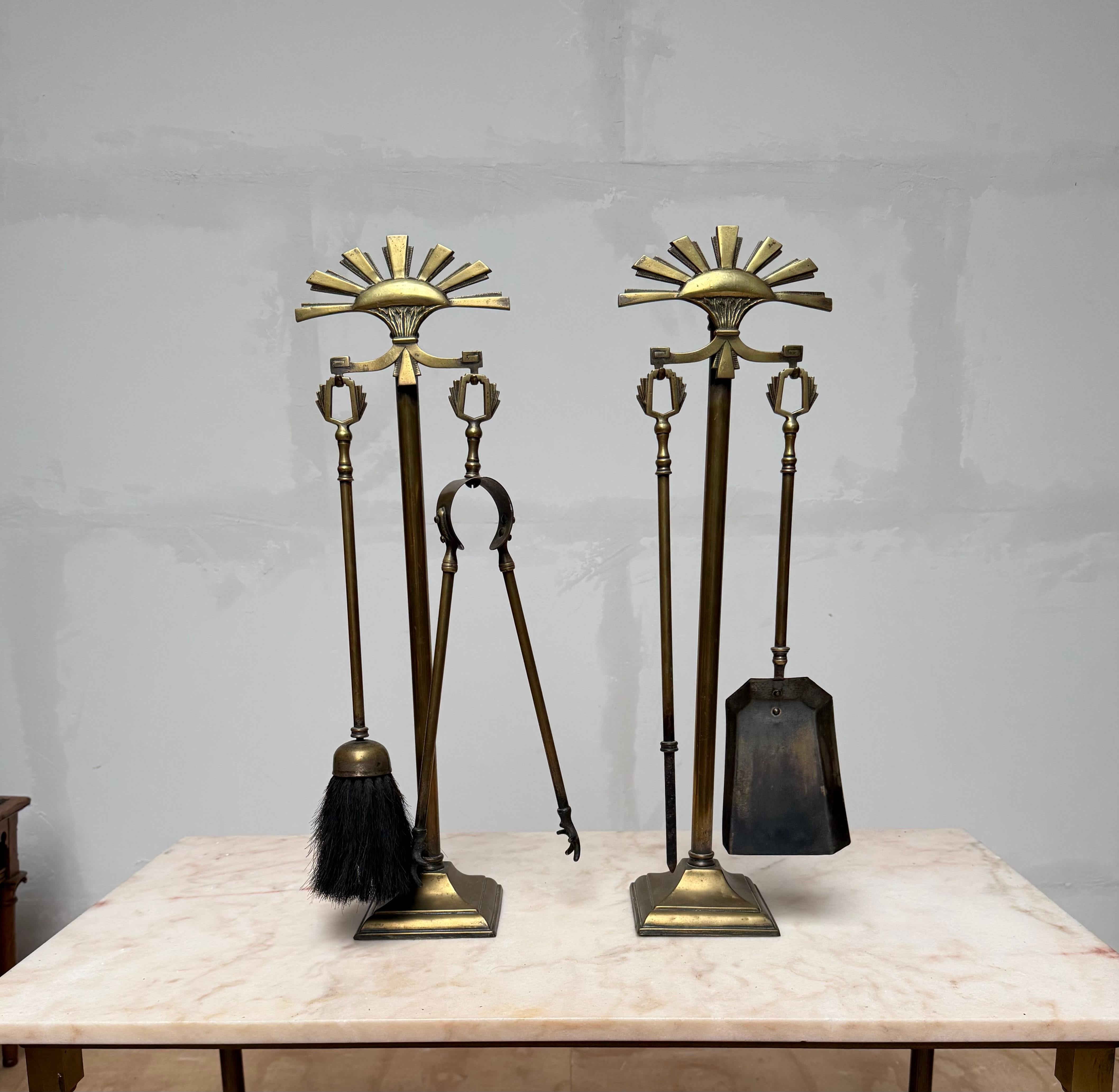 Set di utensili per caminetto in bronzo e ottone Art Deco, con pinne a fiamma stilizzate in vendita 10