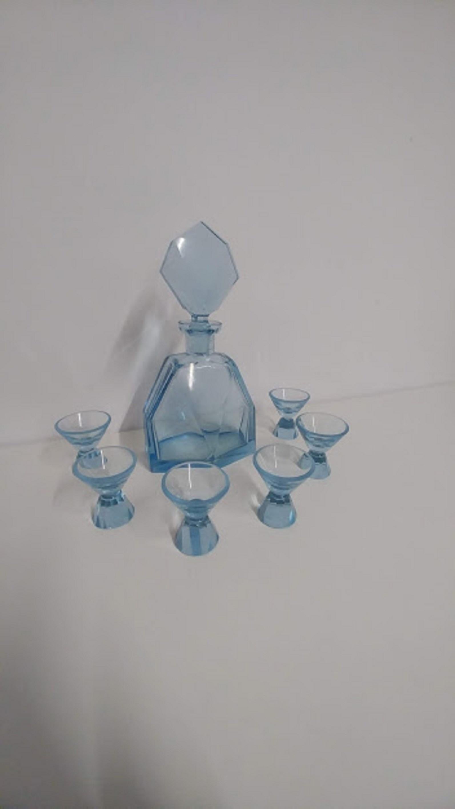 We present very good condition, elegant and functional Art Deco set decanter and 6 glasses.
Highly recommended item will be perfect complementation of the rooms in not only Classic style, but also Art Deco and
