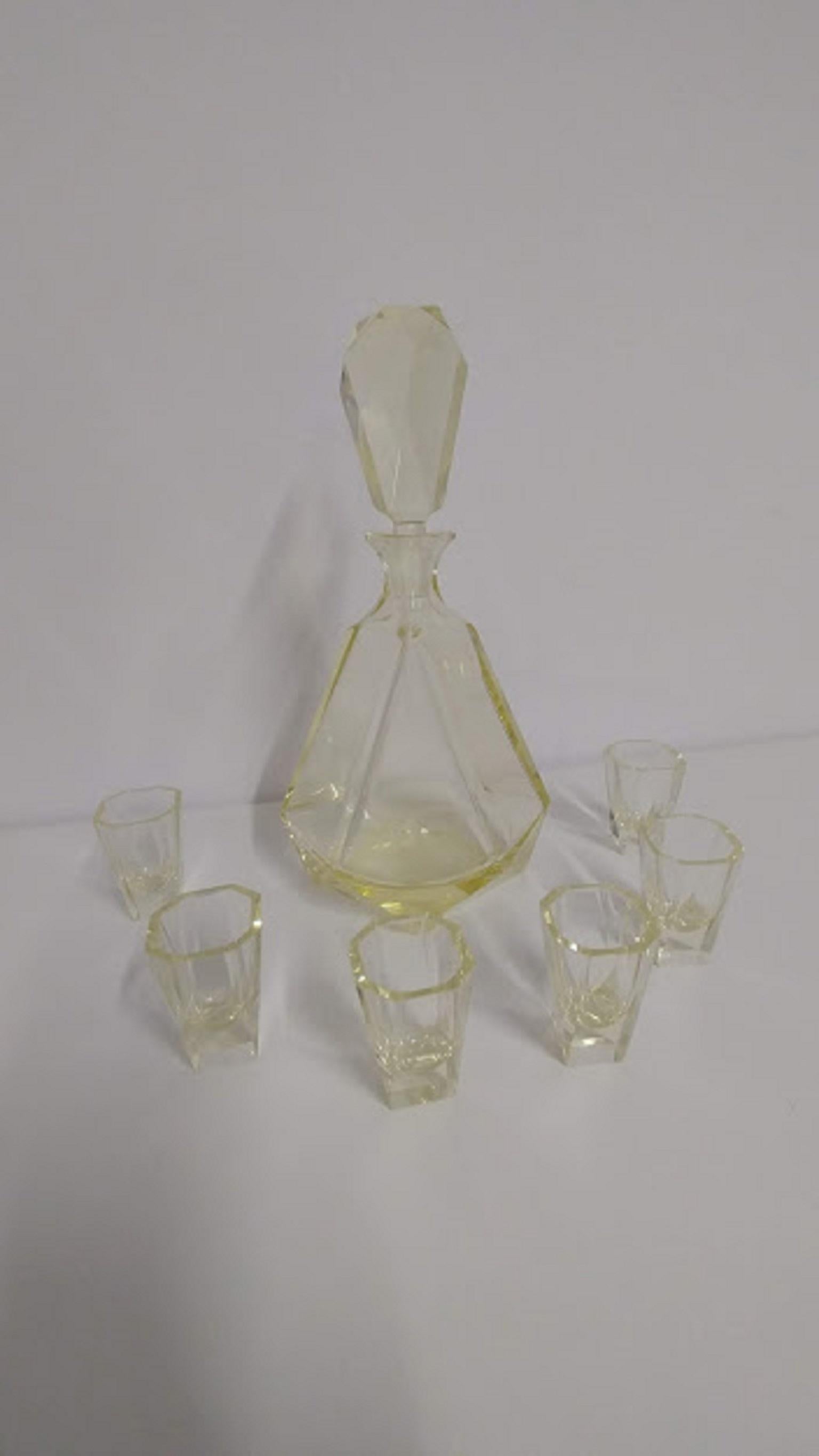 We present very good condition, elegant and functional Art Deco set decanter and 6 glasses.
Highly recommended item will be perfect complementation of the rooms in not only Classic style, but also Art Deco and