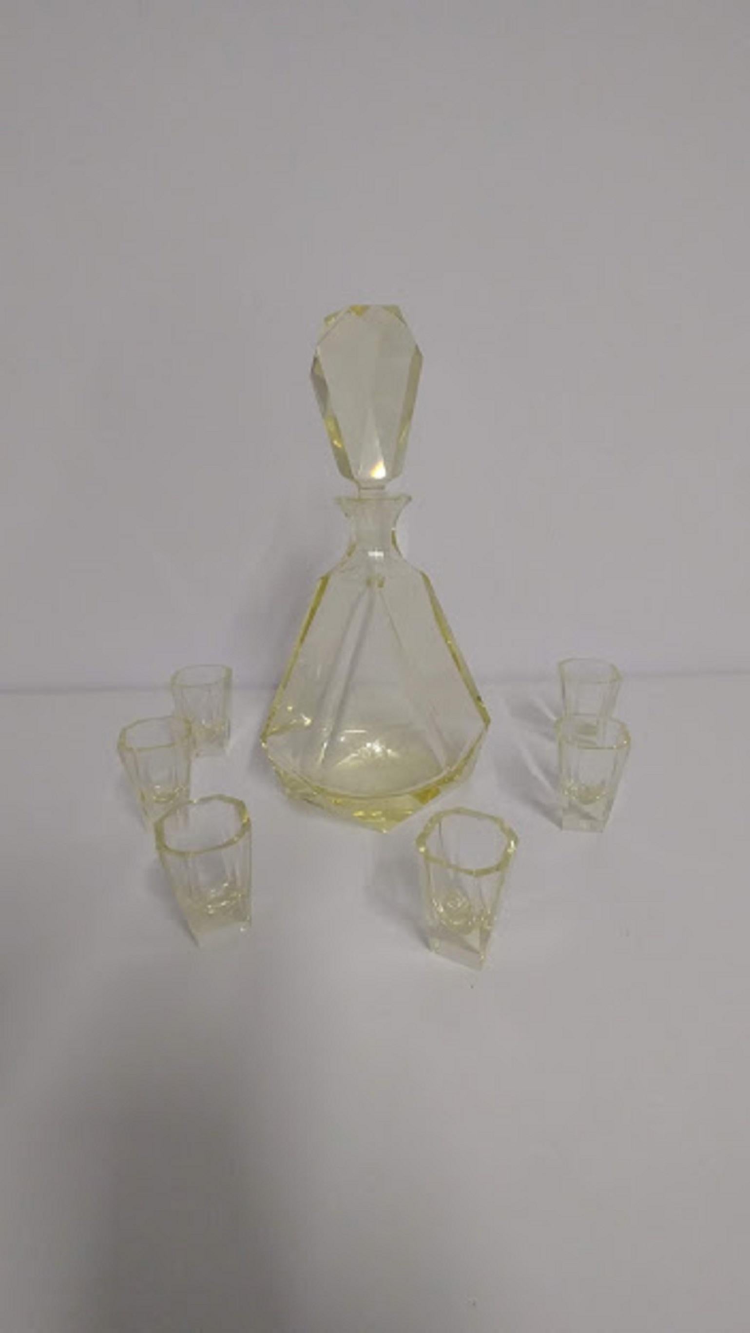 Art Deco Set Decanter and 6 Glasses . In Fair Condition For Sale In Kraków, Małopolska
