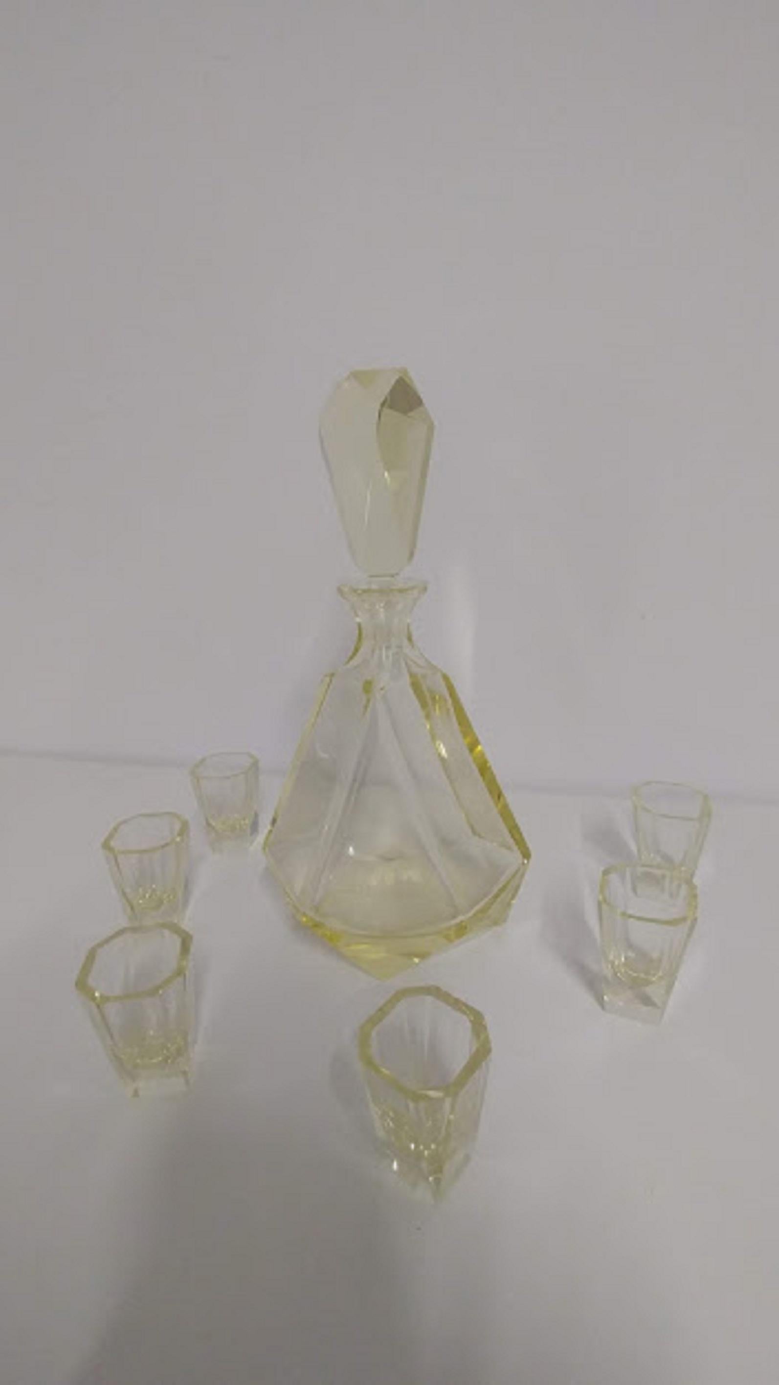 Early 20th Century Art Deco Set Decanter and 6 Glasses . For Sale