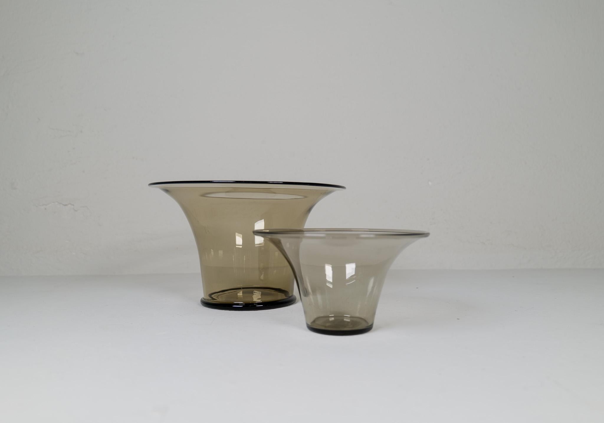 Swedish  Art Deco Set of 2 Glass Bowls Simon Gate Orrefors, Sweden 1920s For Sale