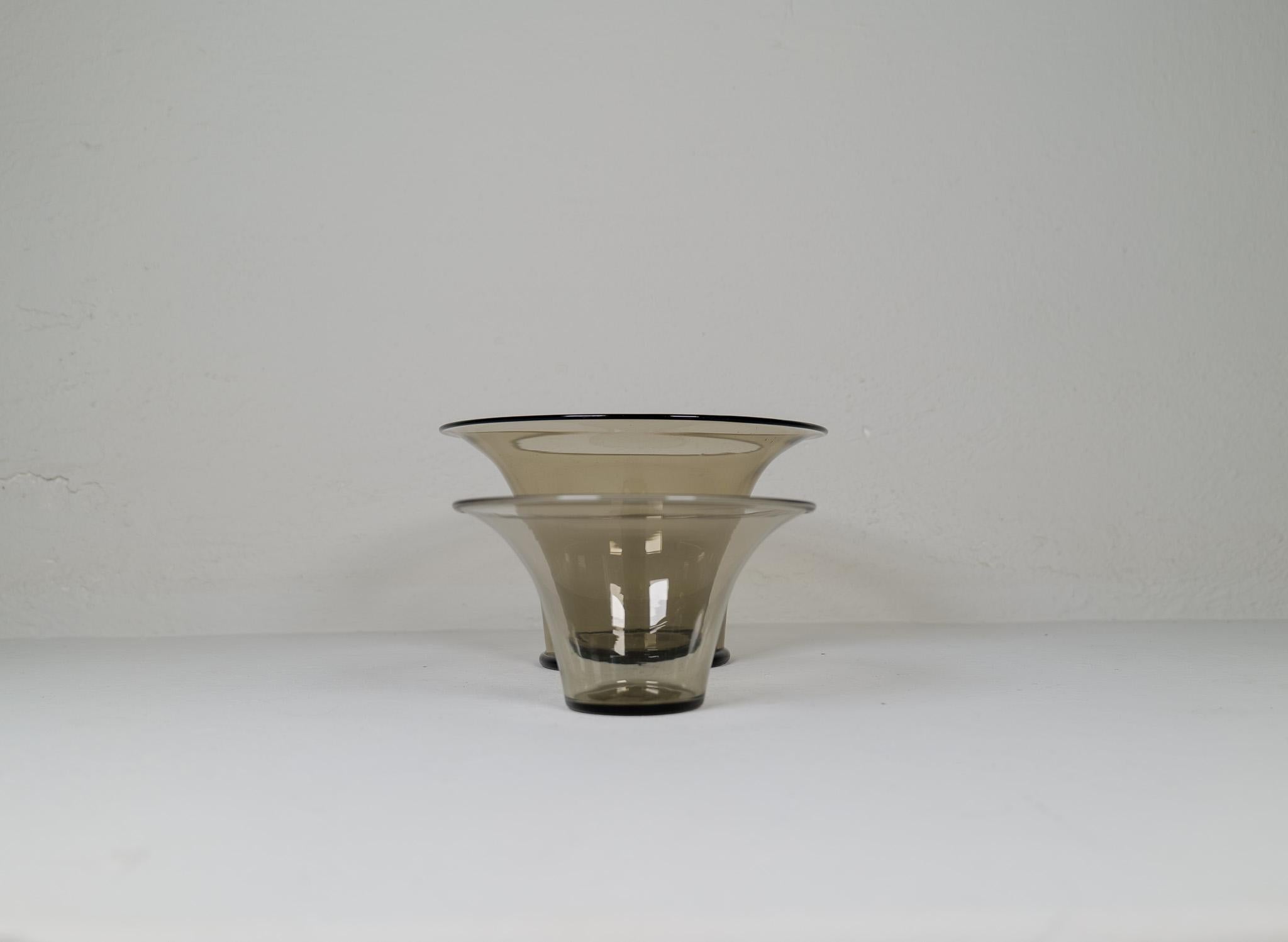 Early 20th Century  Art Deco Set of 2 Glass Bowls Simon Gate Orrefors, Sweden 1920s For Sale