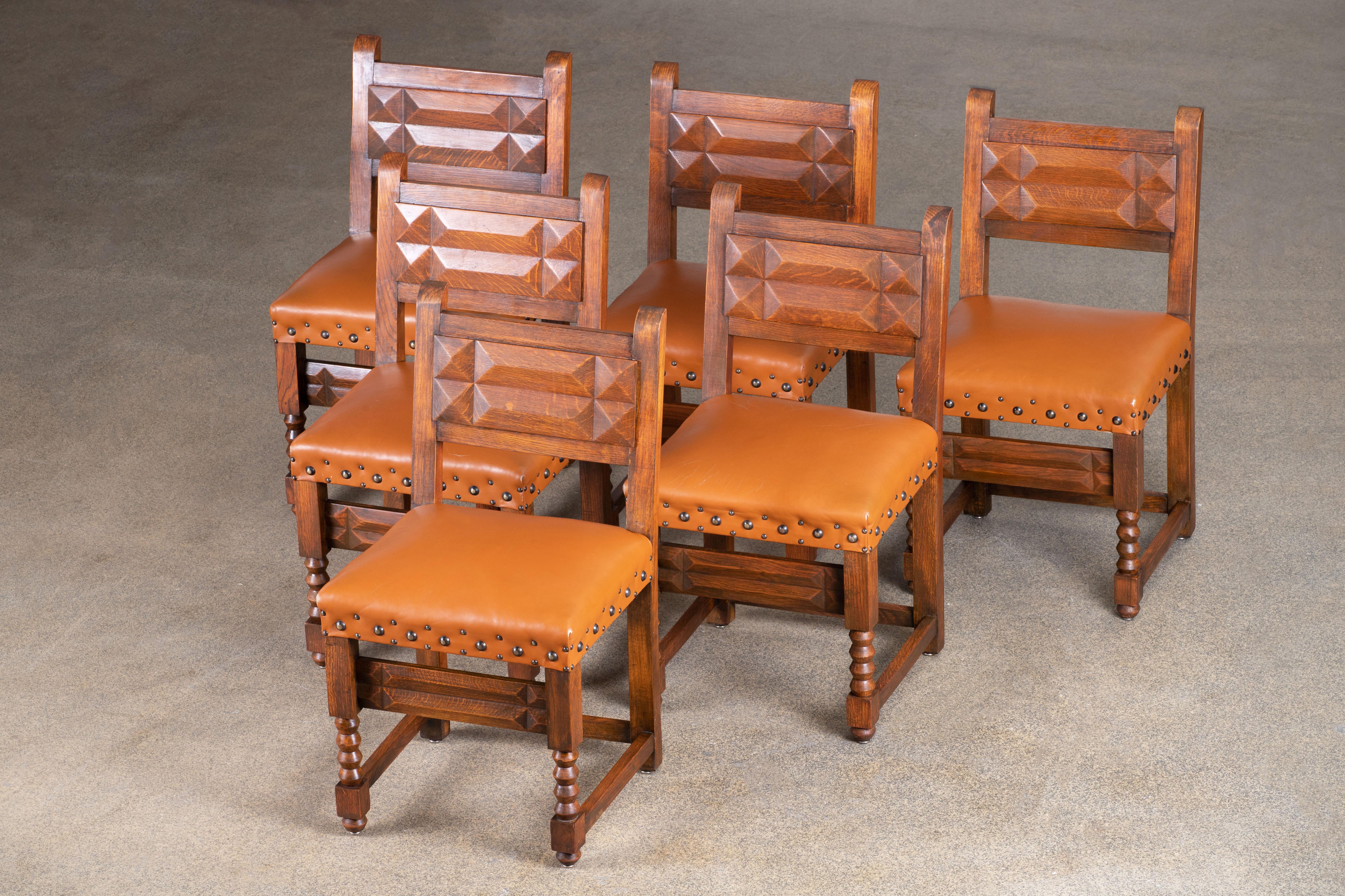 This set of six French Art Deco dining chairs in solid oak was created in the 1940s by Charles Dudouyt.

We can clearly see the work of the French school of the 1940s. The detailed and graphic designed backrest panels will meet the standards of