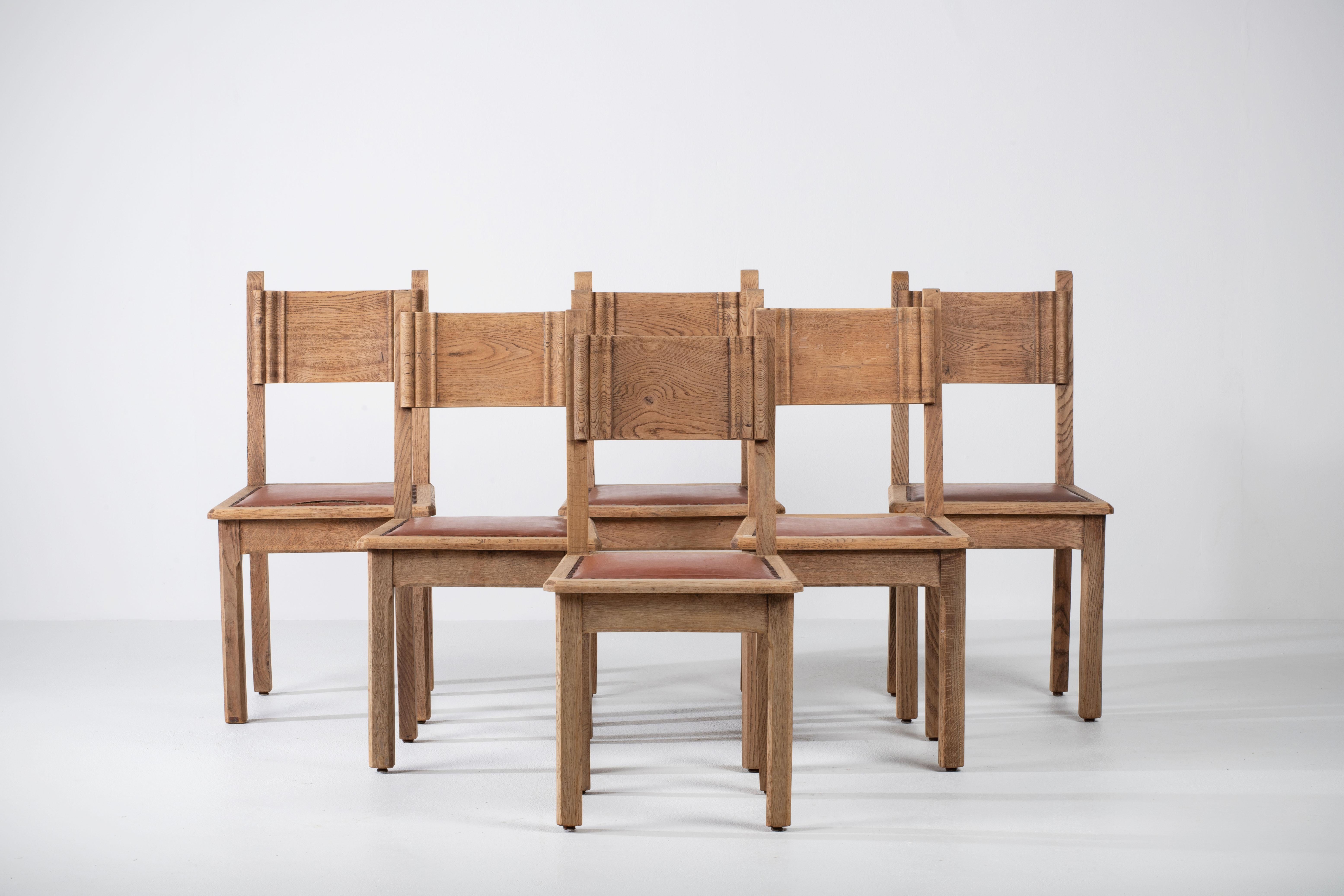 This set of six French Art Deco dining chairs in solid oak was created in the 1940s with a Charles Dudouyt inspiration.

We can clearly see the work of the French school of the 1940s. The detailed and graphic designed backrest panels will meet the