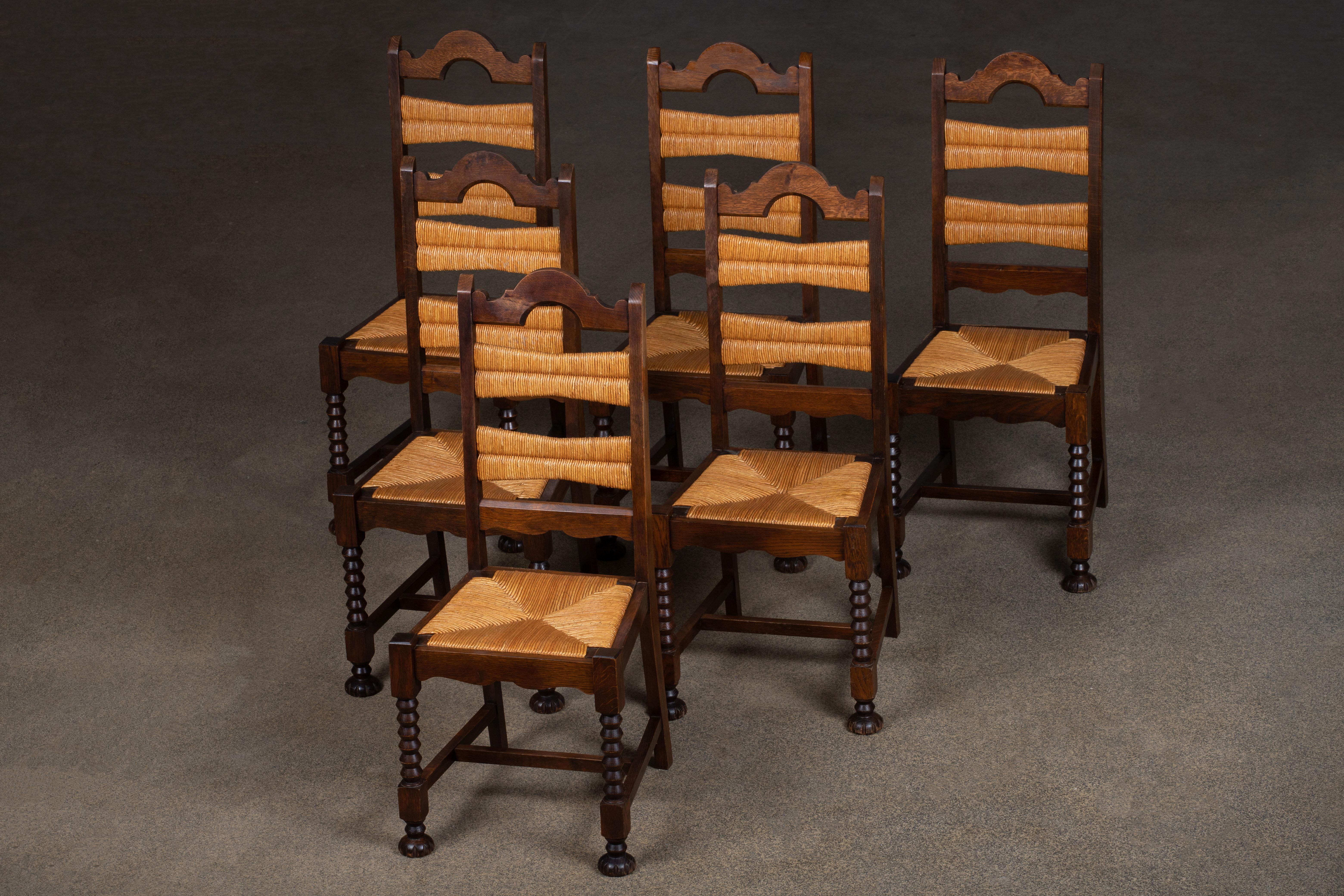 This set of six French Art Deco dining chairs in solid oak was created in the 1940s with a Charles Dudouyt inspiration.

We can clearly see the work of the French school of the 1940s. The detailed and graphic designed backrest panels will meet the