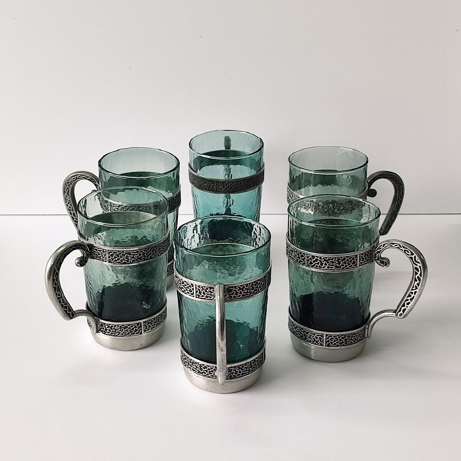 Art Deco Set von 6 Krügen, Bechern, Teetassen, aus Glas und Zinn, Norwegen Tinn (Art déco) im Angebot