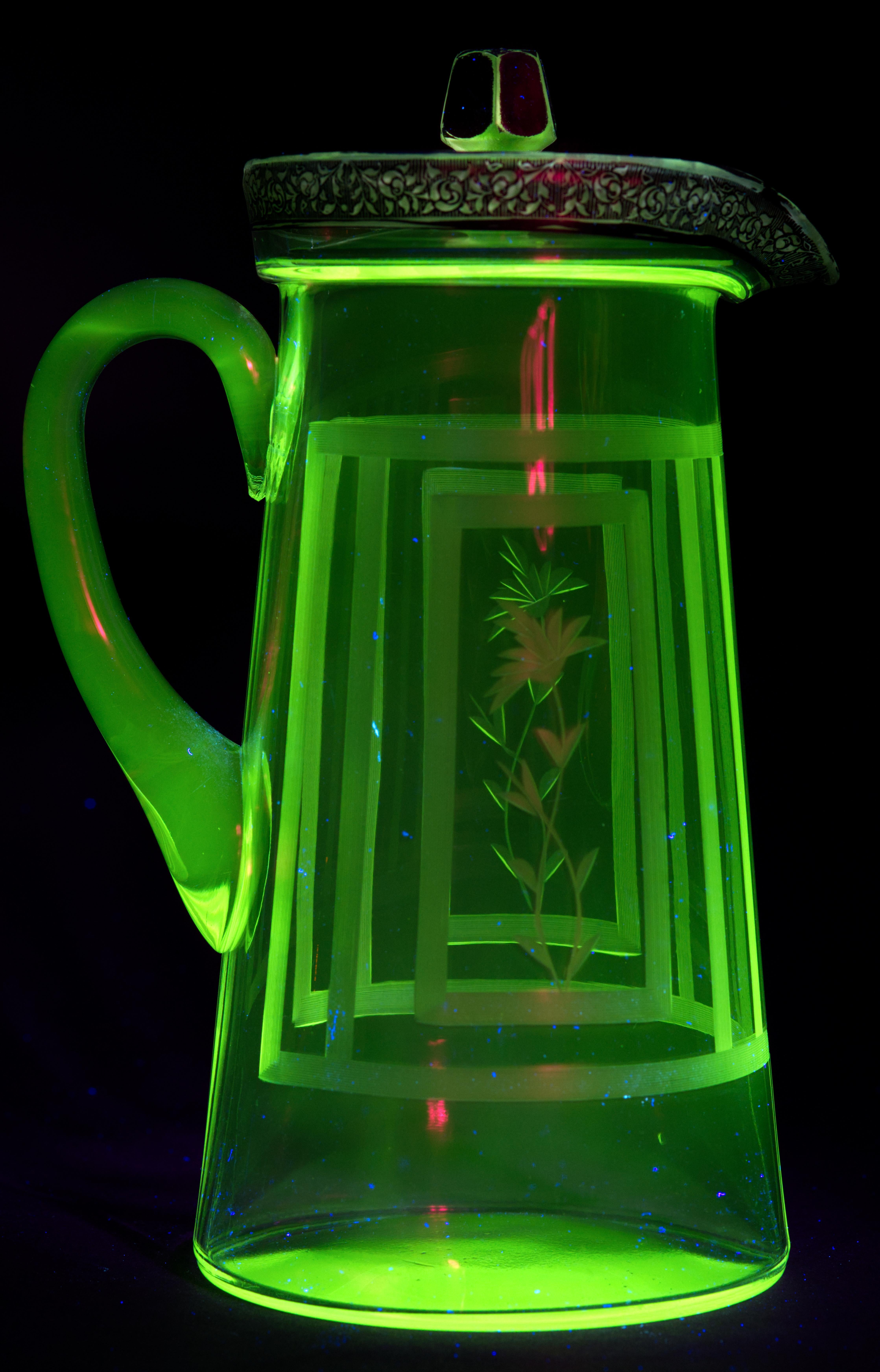 Juego Art Déco de Jarra y Vasos de Bar, Plateados Grabados Brillan en UV Hecho a mano en venta