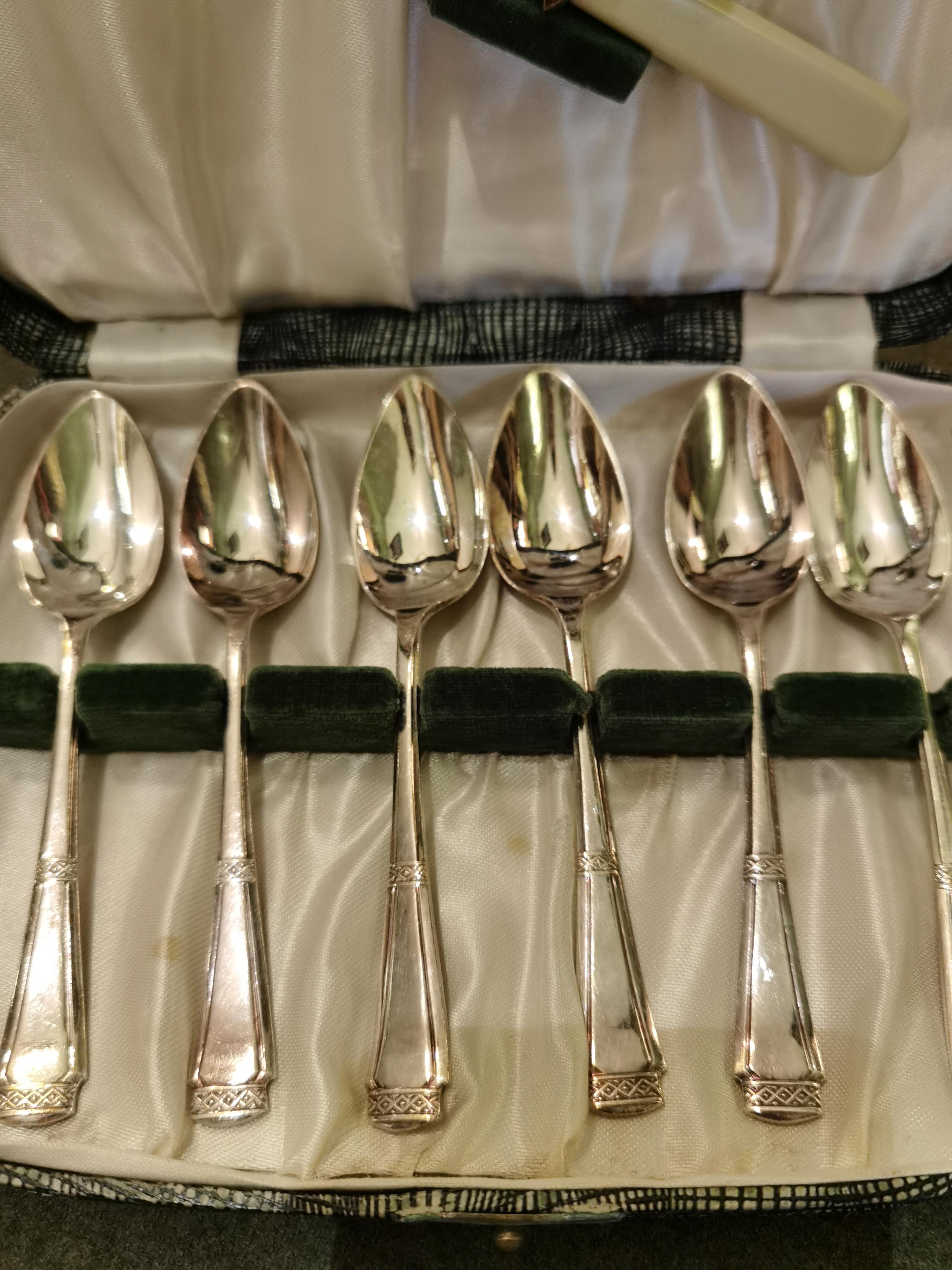 Set of six spoons with a special shaped knife made for grapefruit use. The spoons are stamped and numbered. Silver plated. The knife is stamped grapefruit stainless steel, knife probably bone. England Art Deco, circa 1930. Comes in original box in