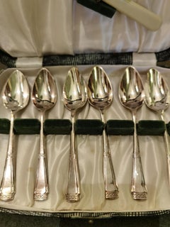 Art Deco Set of Six Grapefruit Spoons with Knife Silver Plated, England