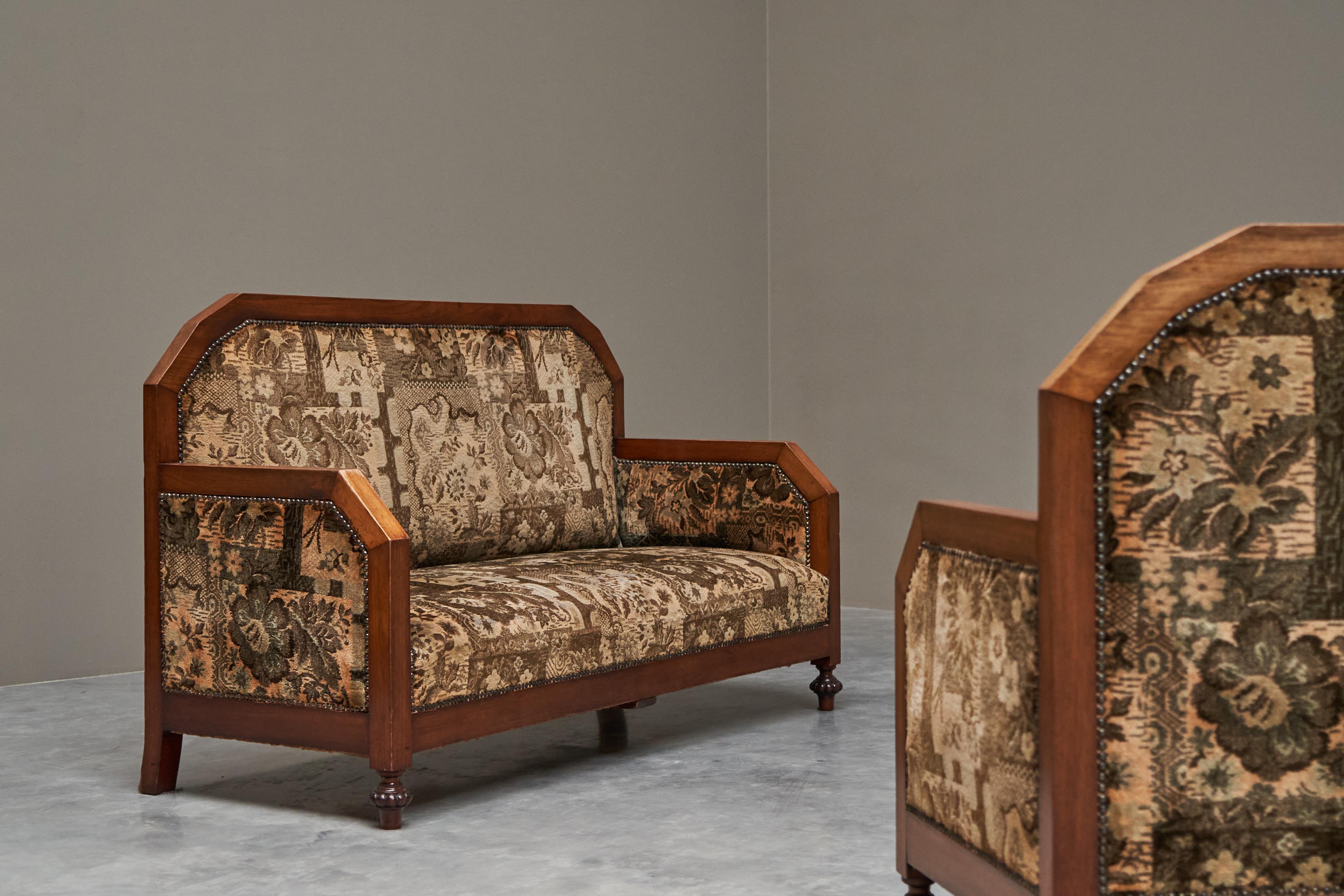 Hand-Crafted Art Deco Set of Sofa and Armchairs in Solid Wood and Tapisserie 1930 For Sale