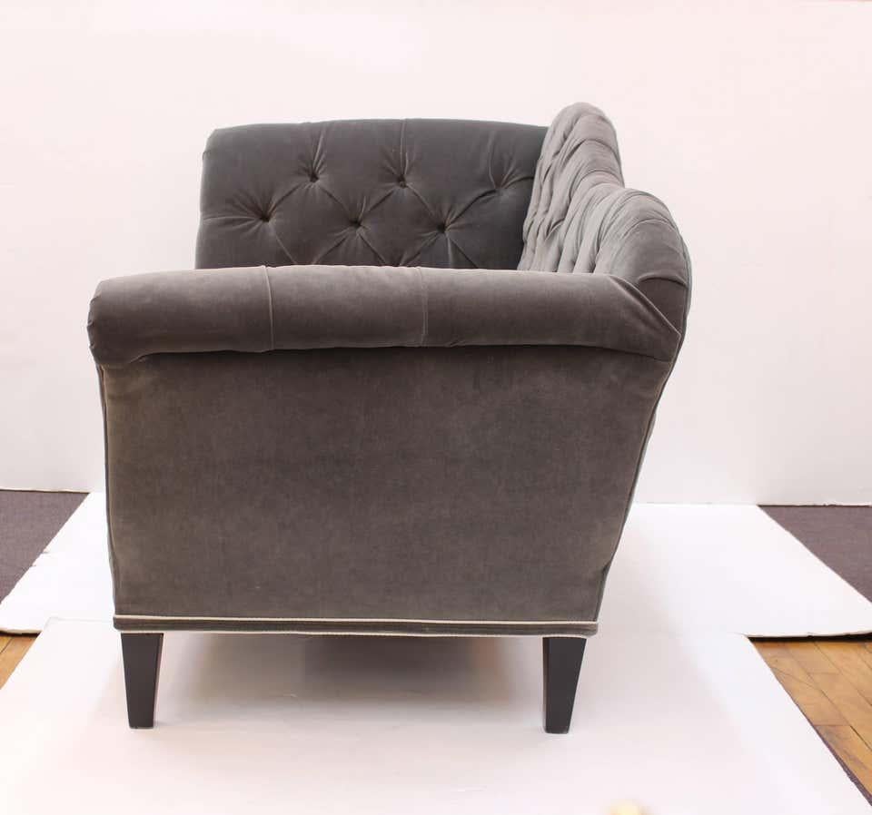 Art Deco Settee with Tufted Velvet Upholstery and Black Wooden Legs In Excellent Condition In New York, NY