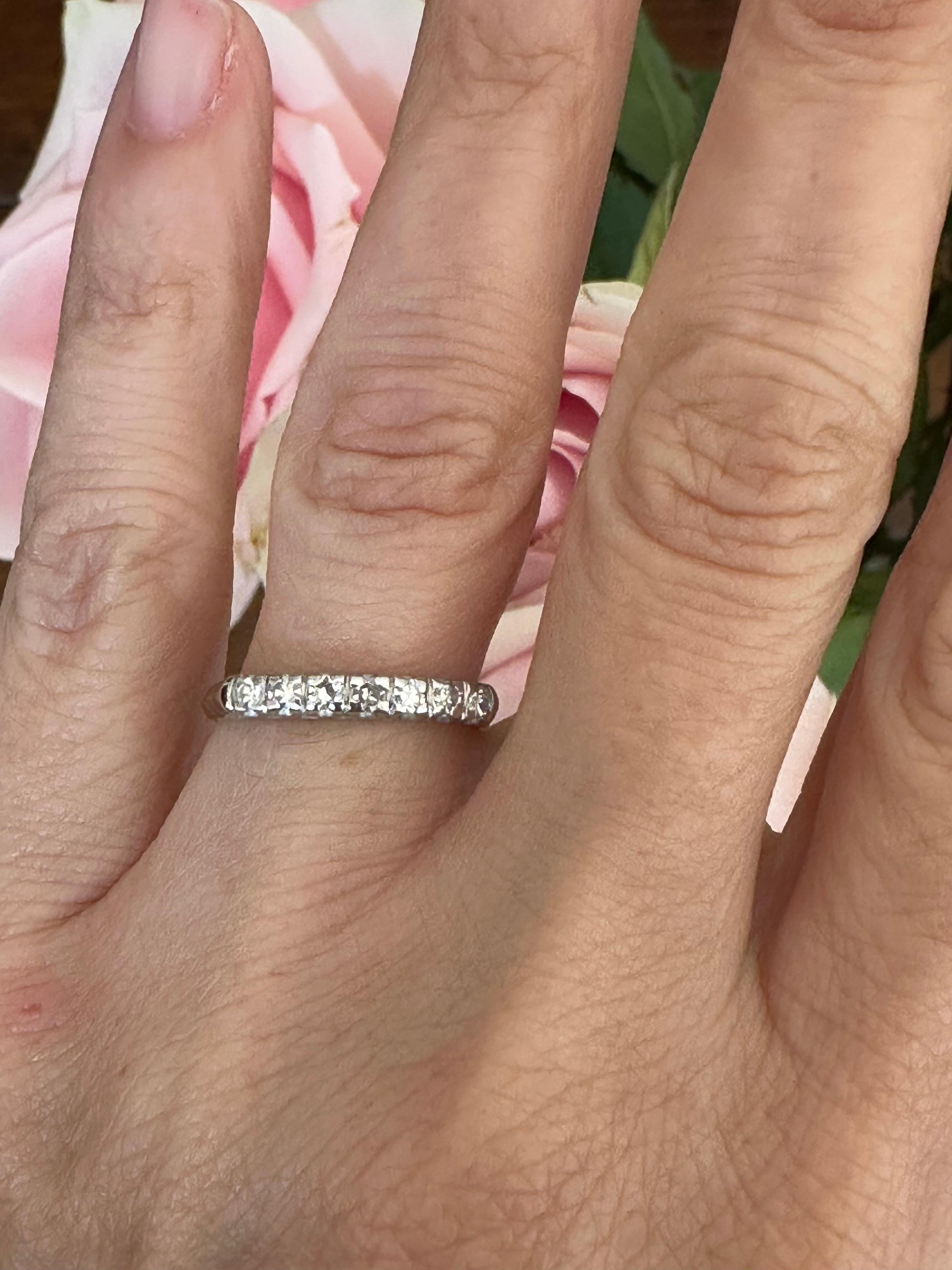 Art Deco Sieben-Stein Diamant und Platin Band im Angebot 5