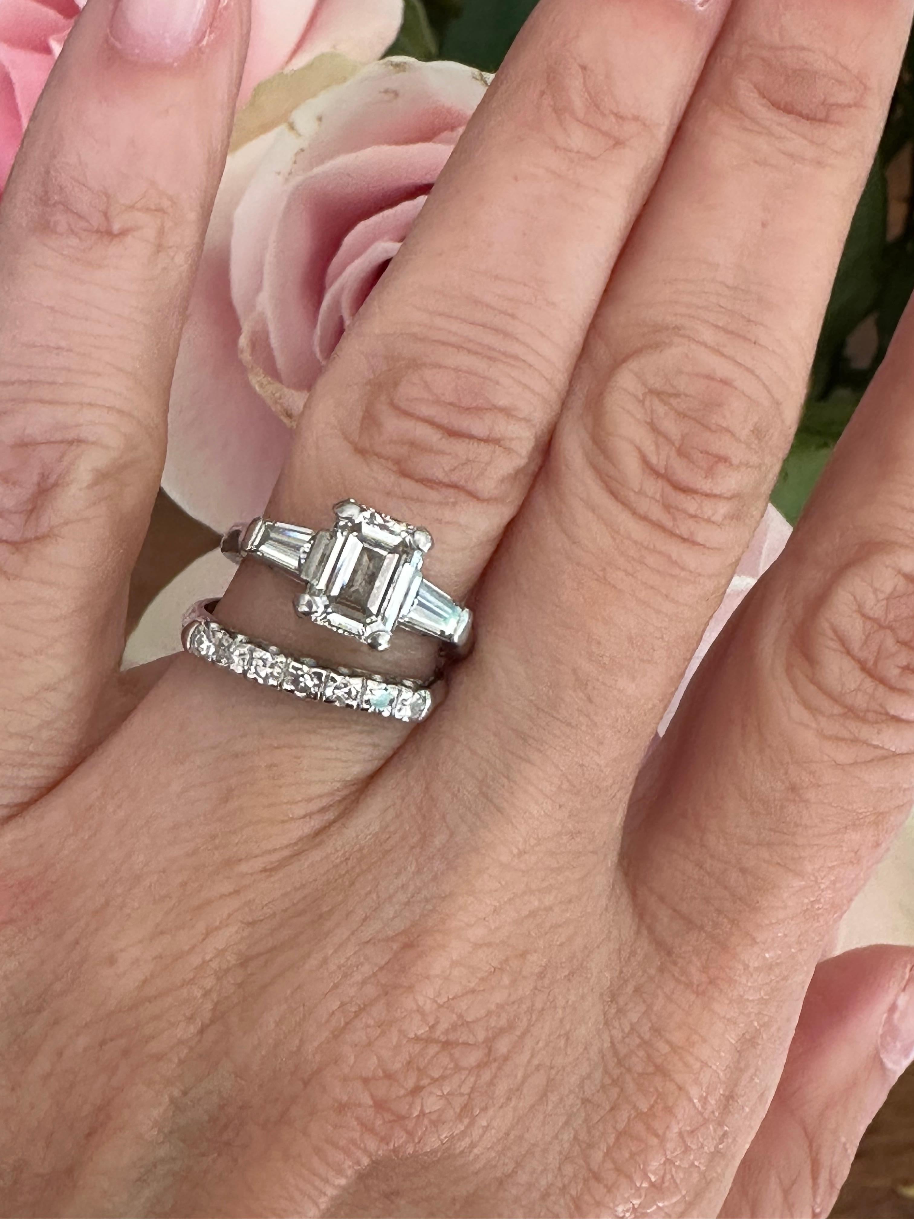 Art Deco Sieben-Stein Diamant und Platin Band im Angebot 6