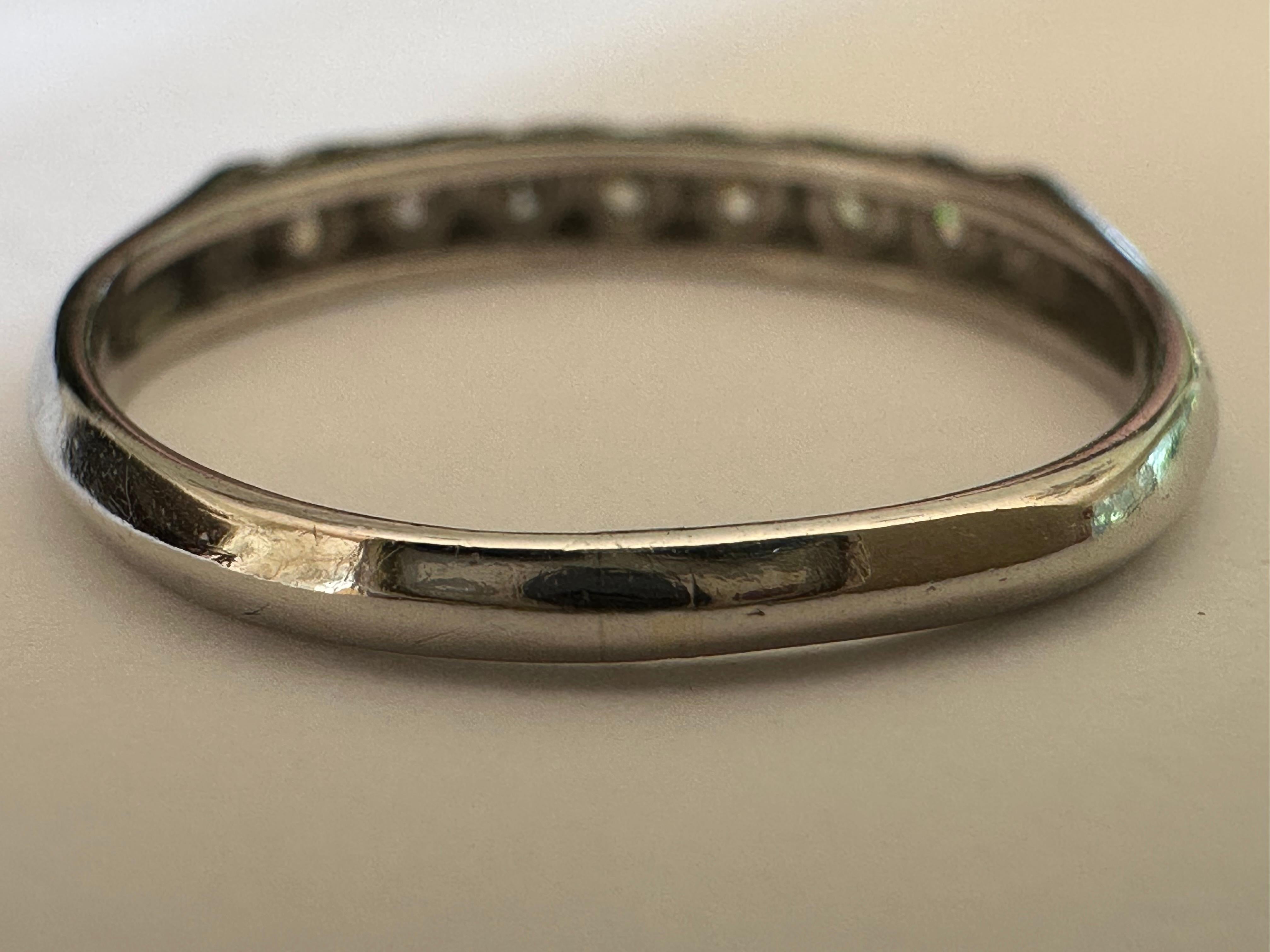 Art Deco Sieben-Stein Diamant und Platin Band (Art déco) im Angebot