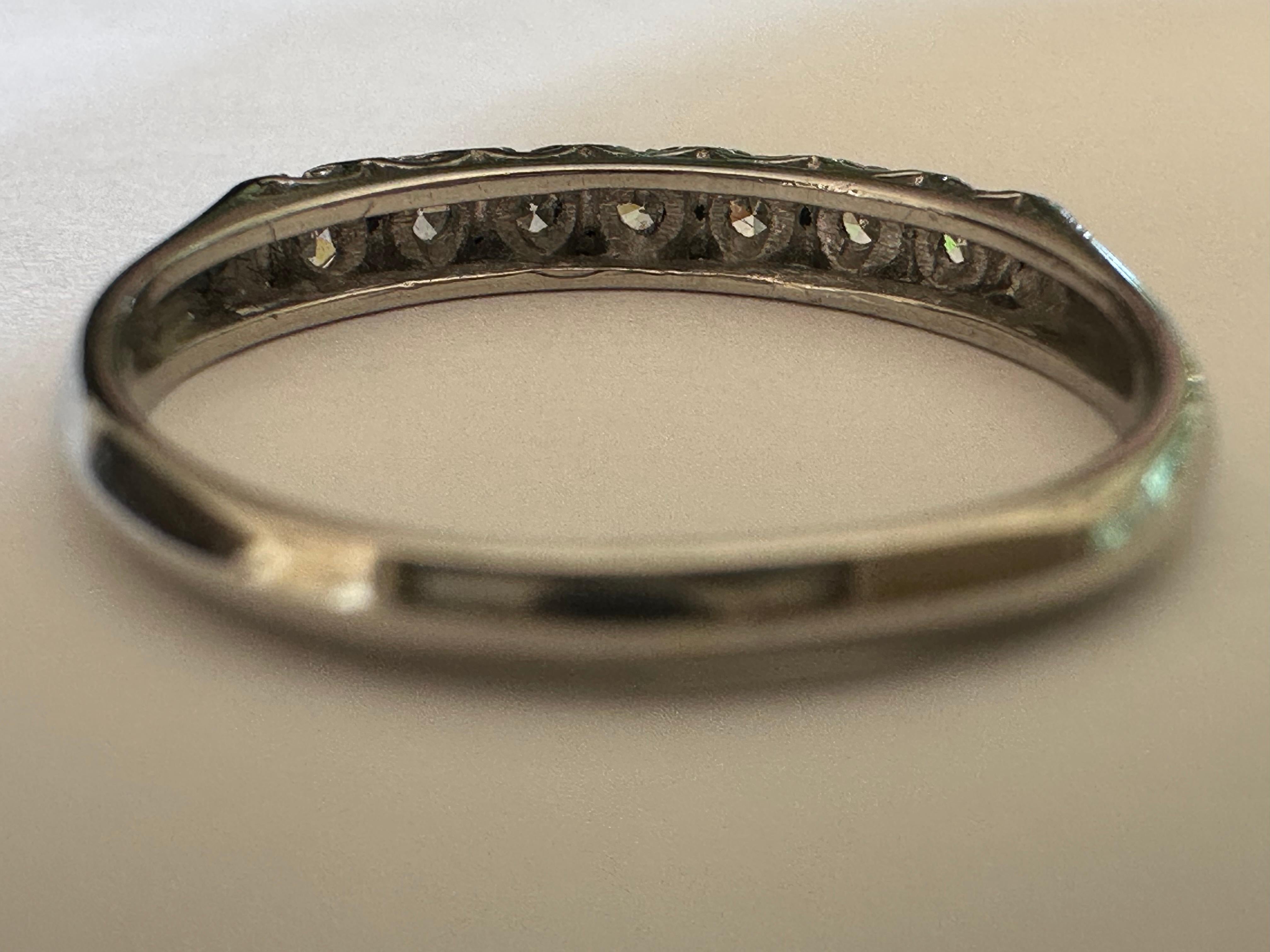 Art Deco Sieben-Stein Diamant und Platin Band (Einfacher Schliff) im Angebot