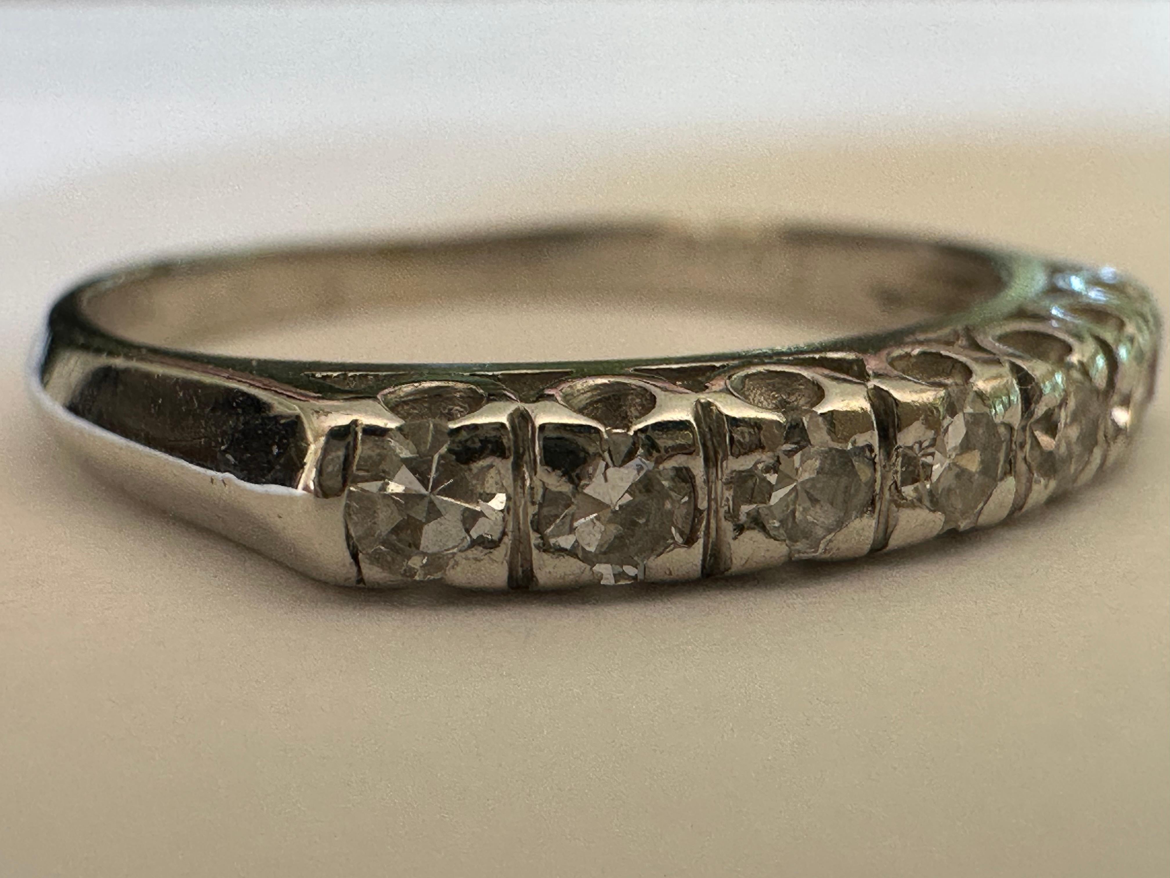 Art Deco Sieben-Stein Diamant und Platin Band im Zustand „Gut“ im Angebot in Denver, CO