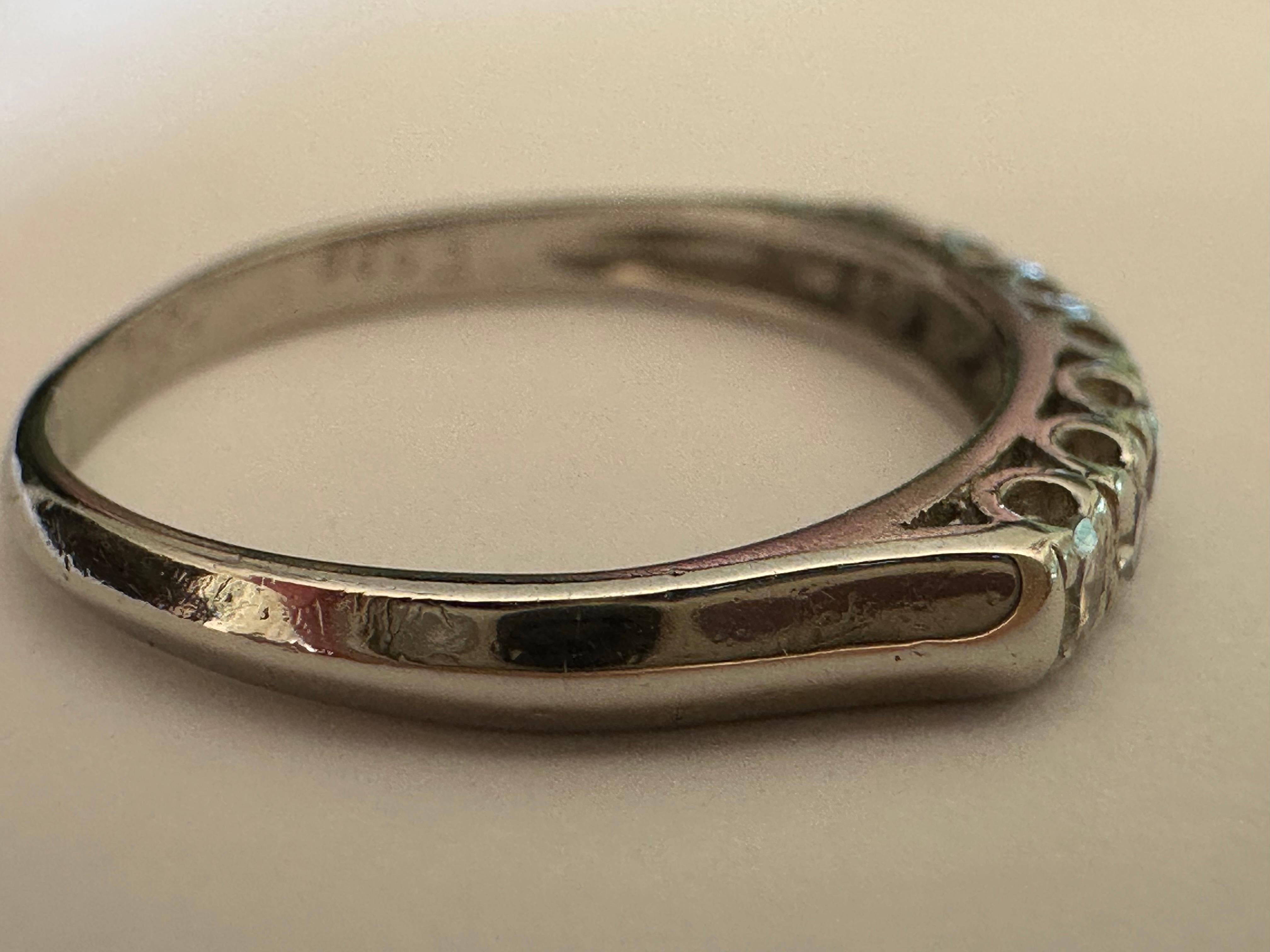 Art Deco Sieben-Stein Diamant und Platin Band Damen im Angebot